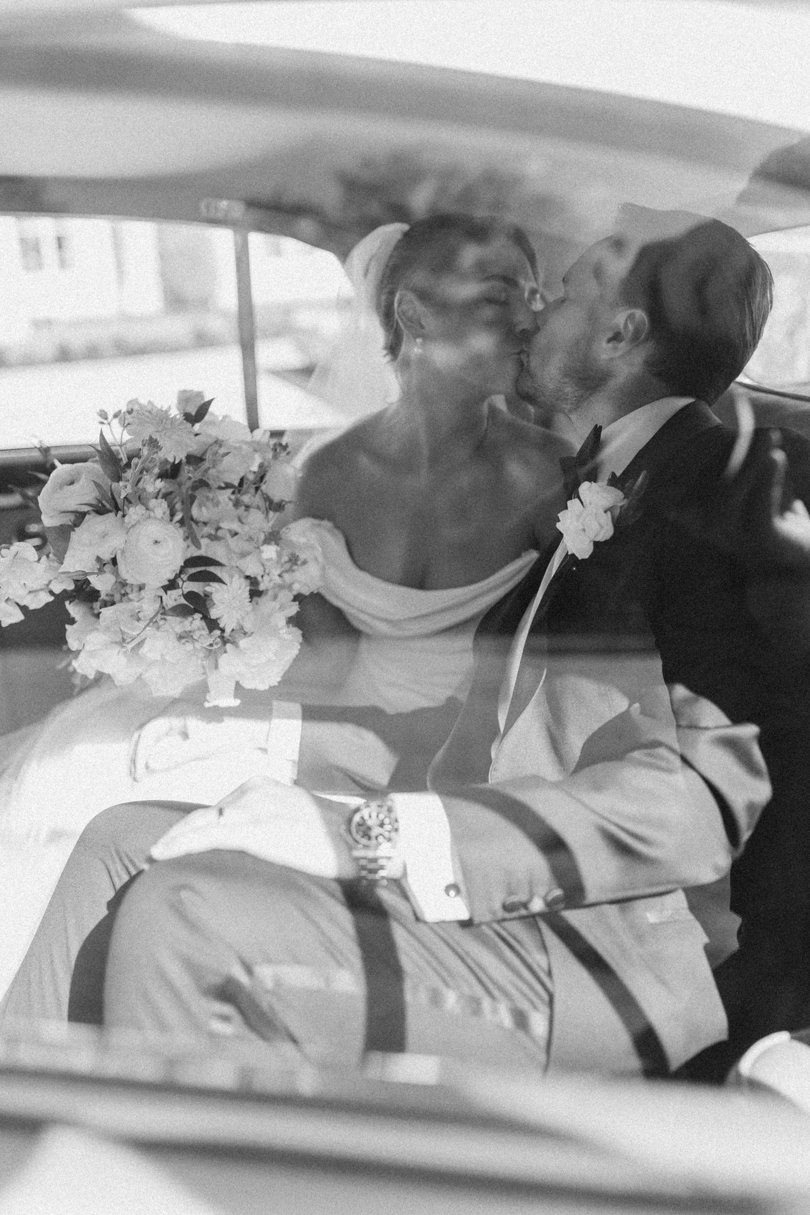 Documentary wedding ceremony coverage by a Rosecliff wedding photographer