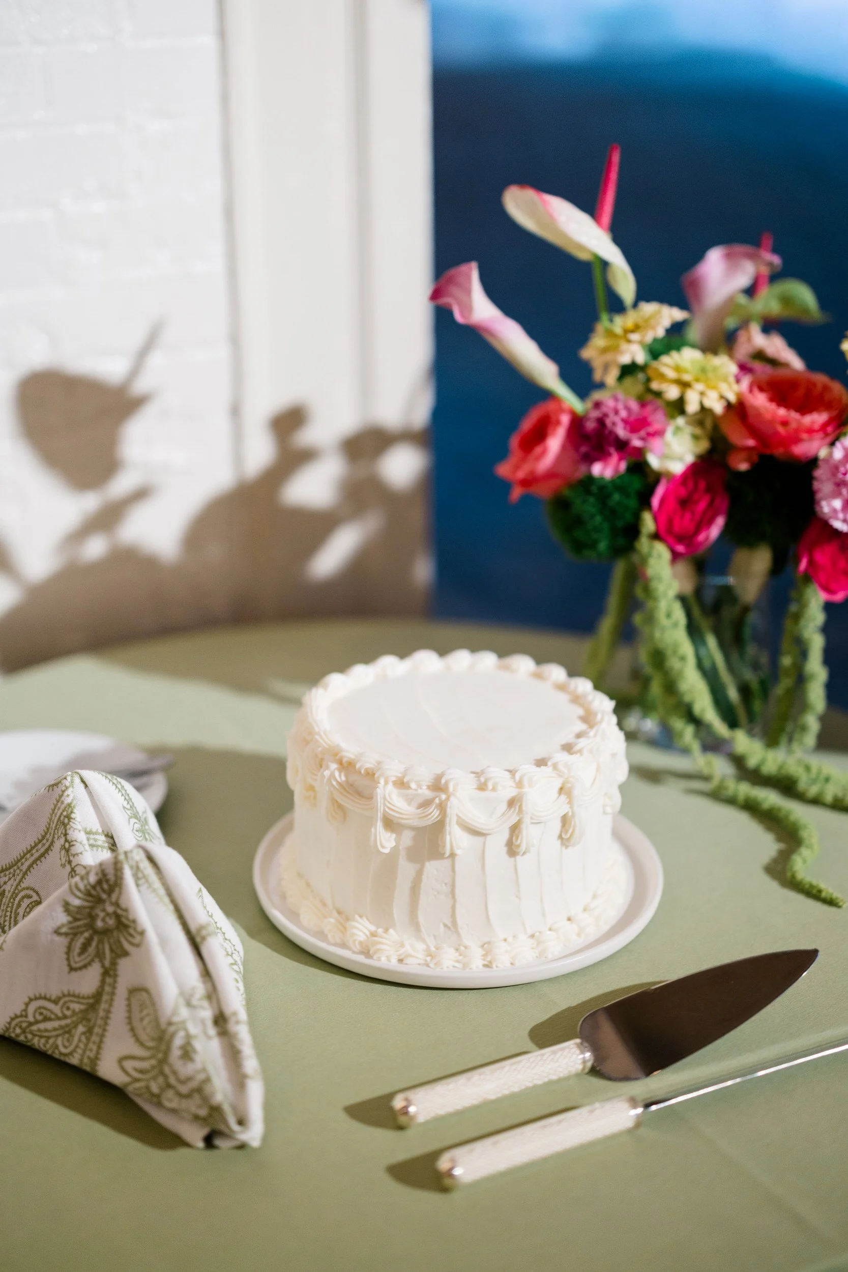 Classic vanilla wedding cake at The Gardens at Elm Bank reception
