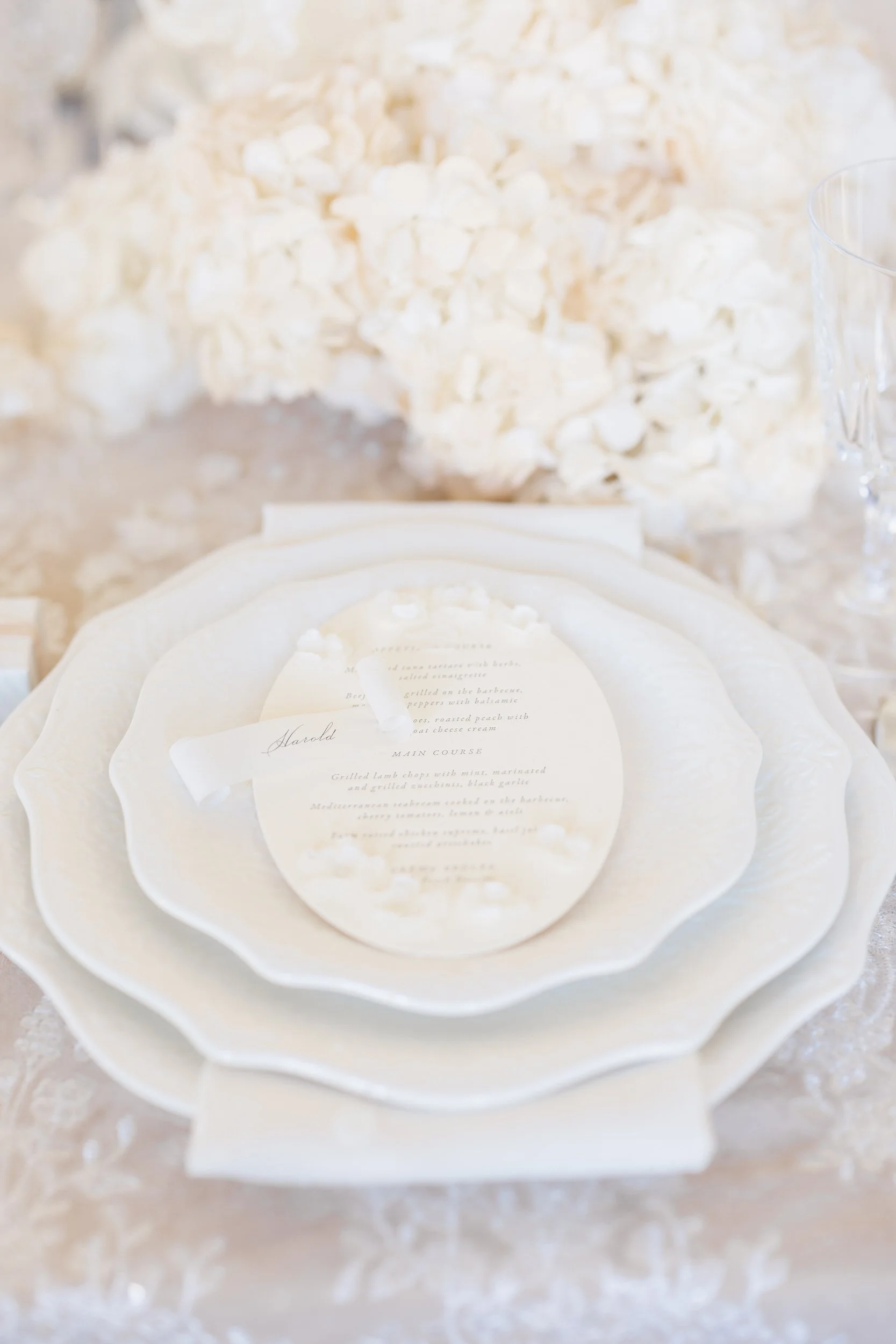 Candlelit reception with neutral florals and elegant place settings at Brasserie La Banque in Charleston, South Carolina.