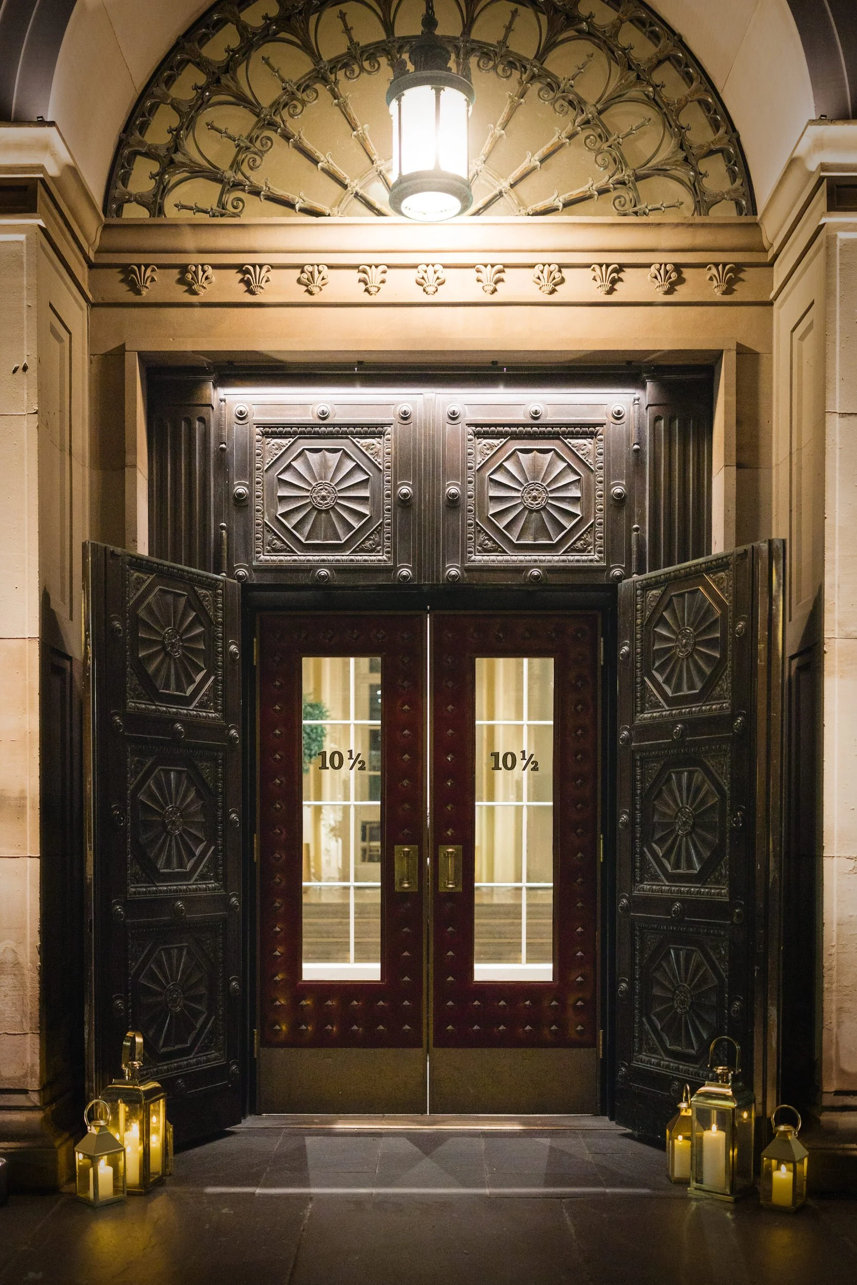 Exterior view of the Boston Athenaeum wedding venue on Beacon Hill