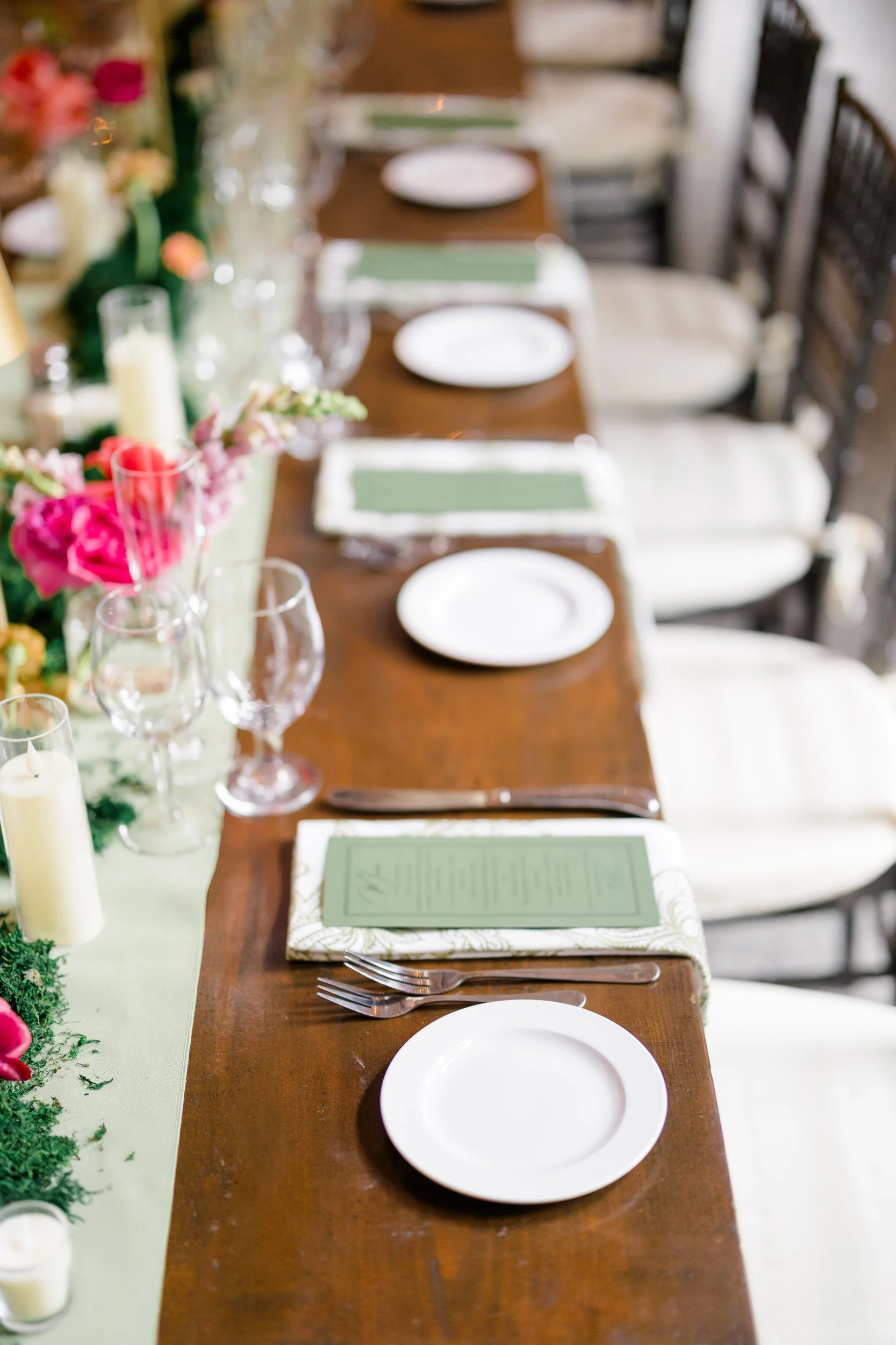 Moss-lined wedding tables with floral details at The Gardens at Elm Bank