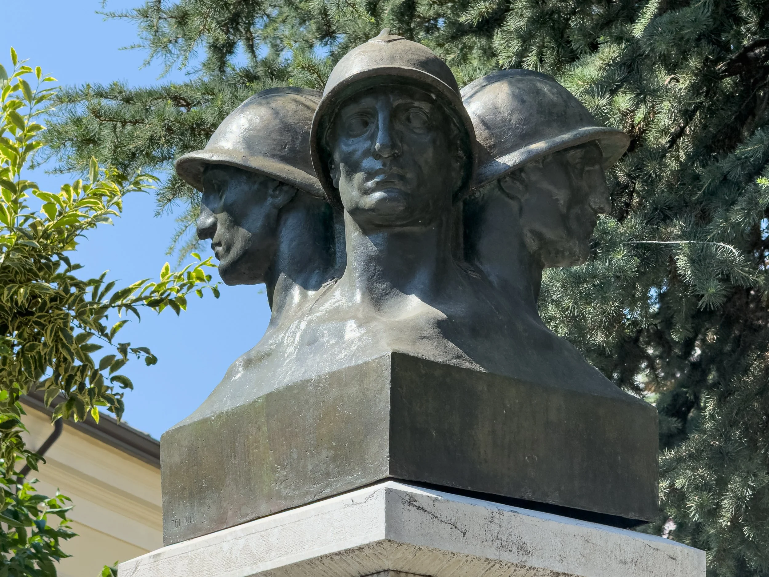 Monumento ai fratelli De Simone 5