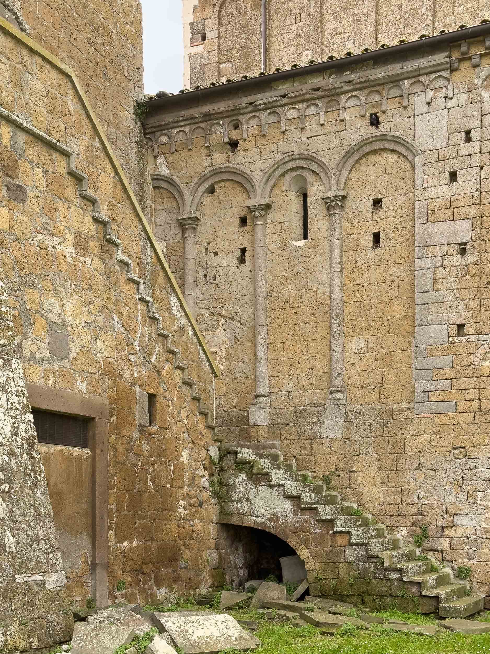 Chiesa di San Pietro a Tuscania-25.jpg