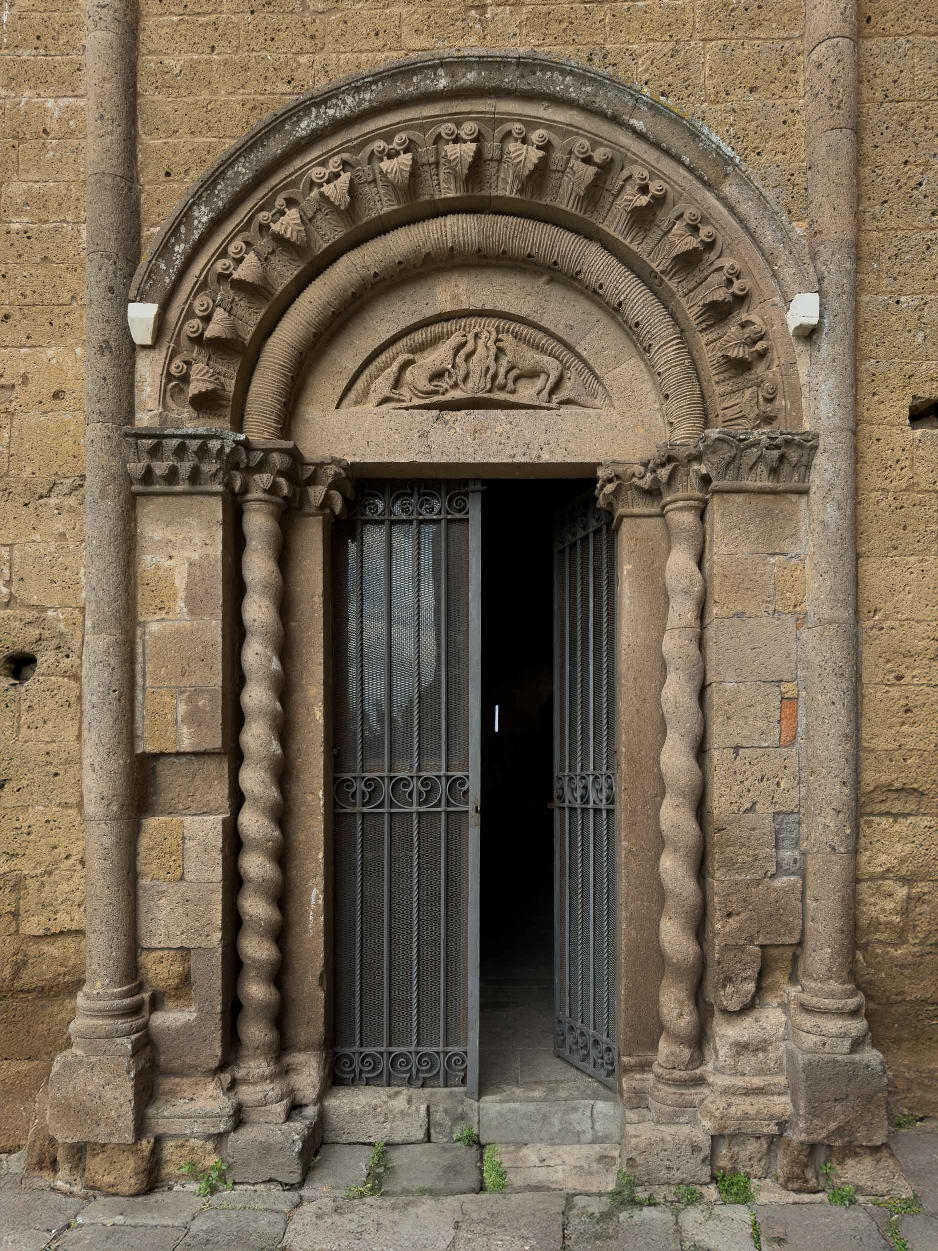 Chiesa di San Pietro a Tuscania-72.jpg