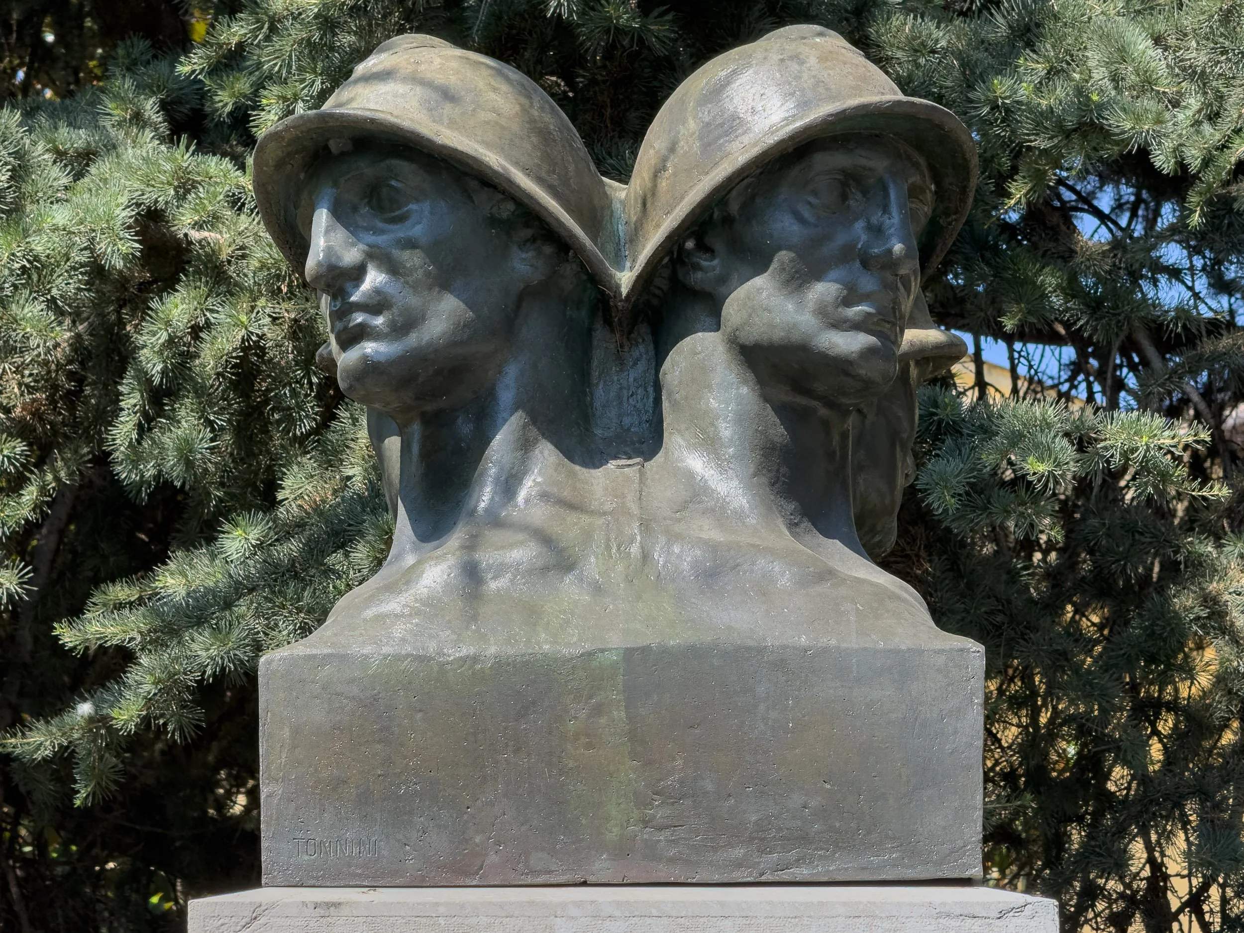 Monumento ai fratelli De Simone 4