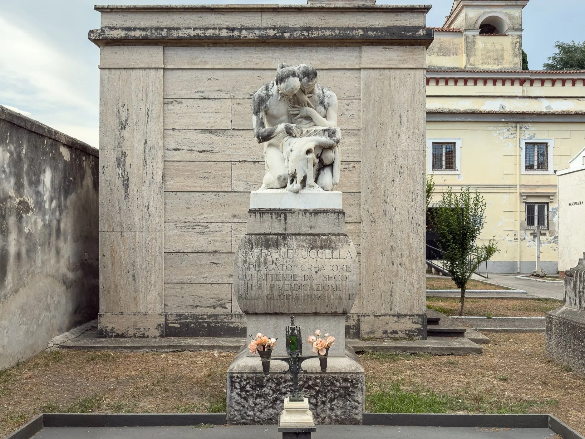 Tomba monumentale di Raffaele Uccella