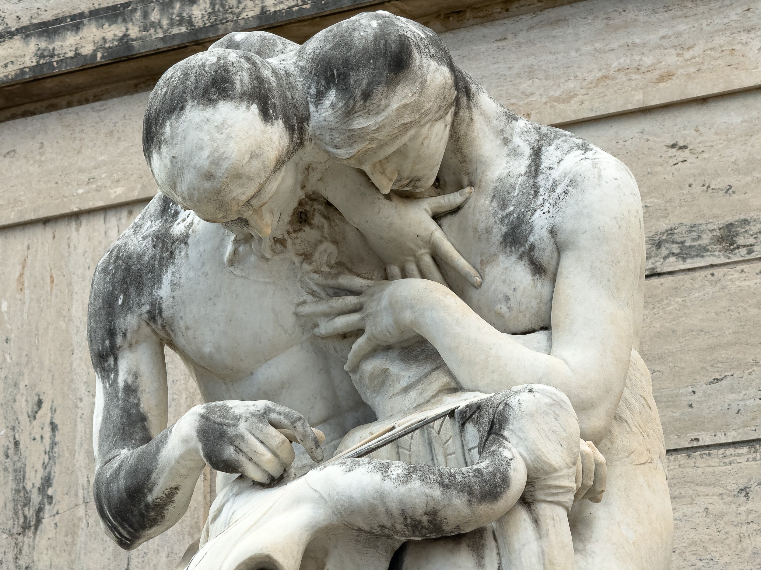 Tomba monumentale di Raffaele Uccella 8