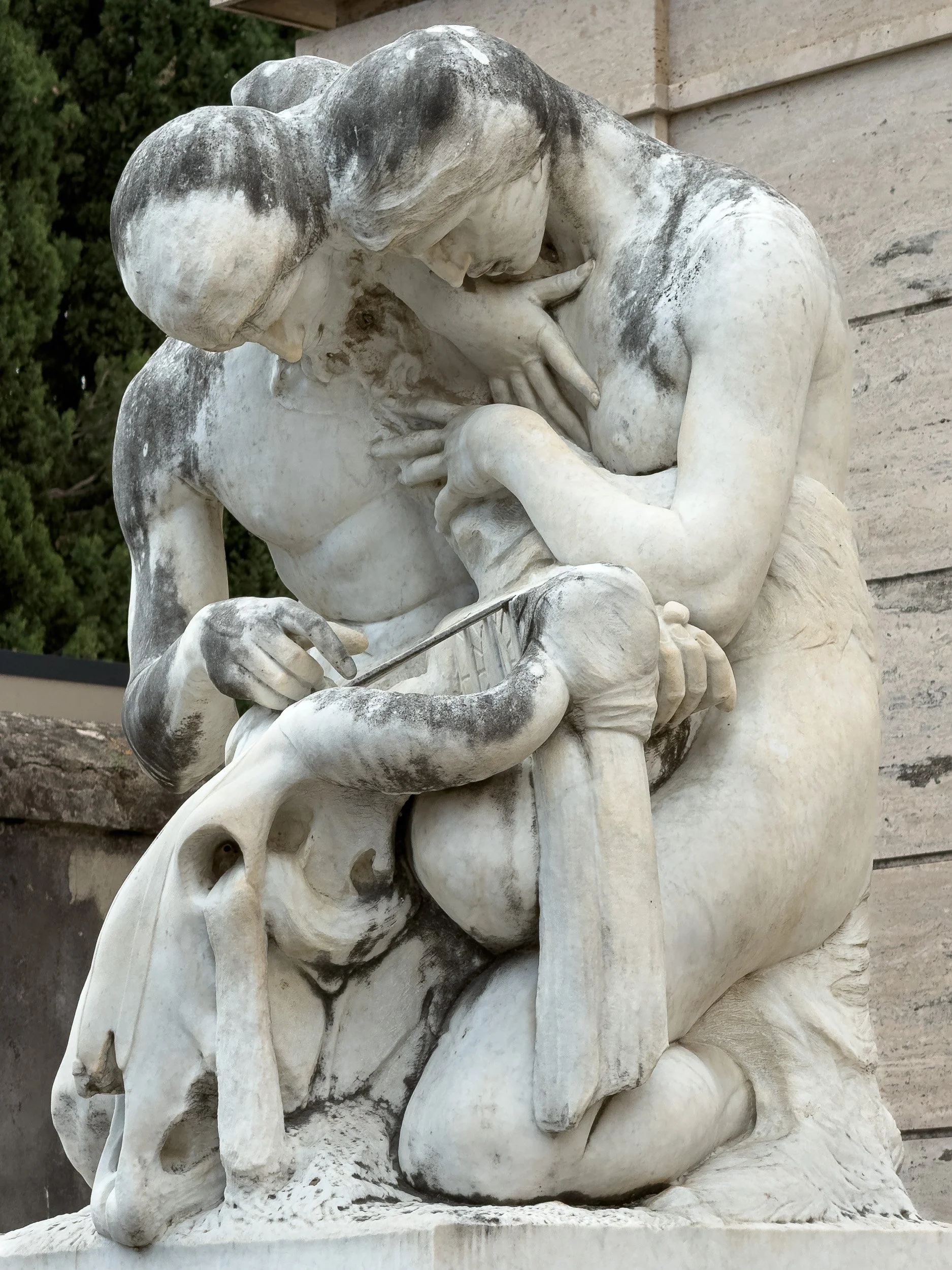 Tomba monumentale di Raffaele Uccella 5