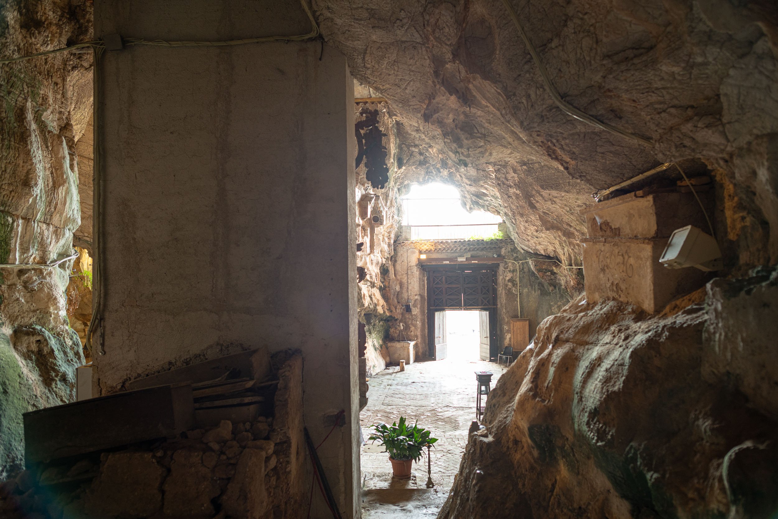 Grotta di San Michele Arcangelo a Fasanella 12