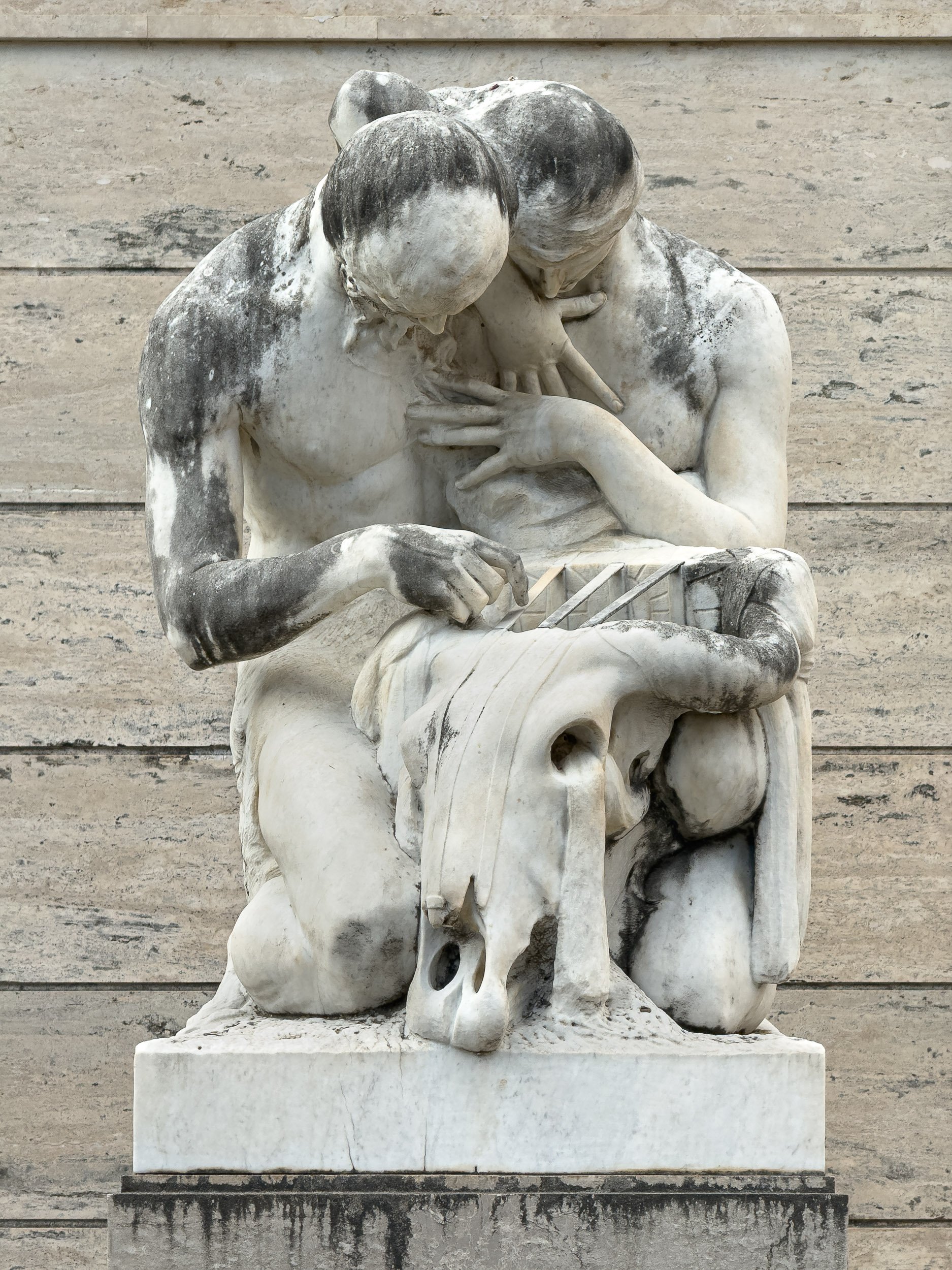 Tomba monumentale di Raffaele Uccella 4