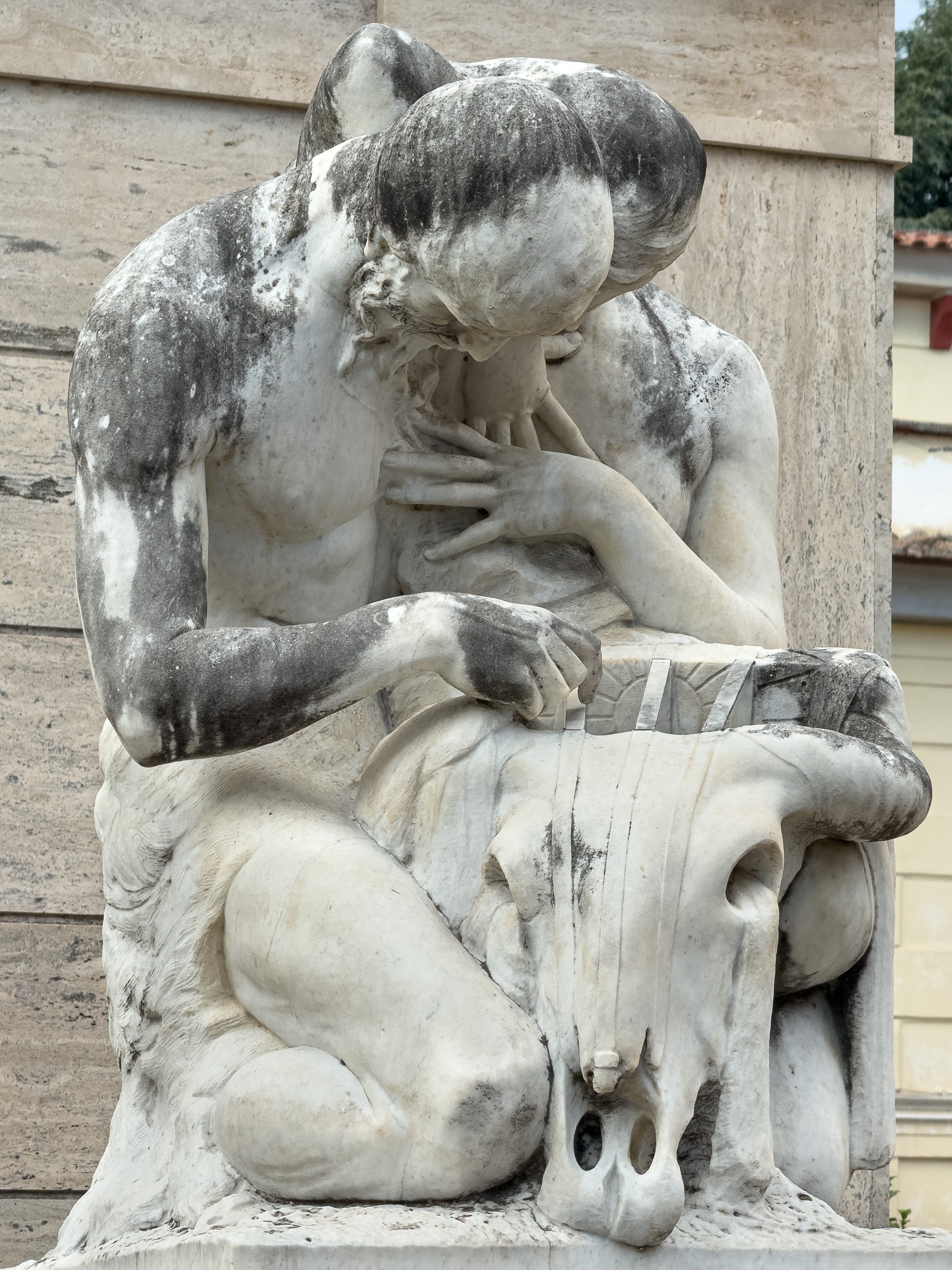 Tomba monumentale di Raffaele Uccella 6