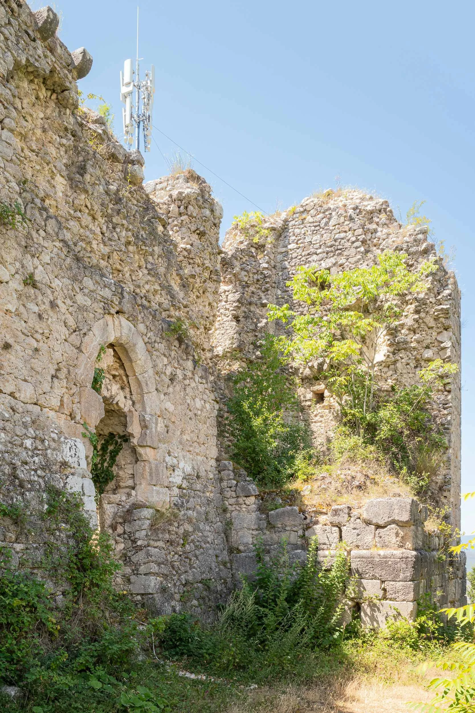 Borgo medievale di Alba Fucens 24