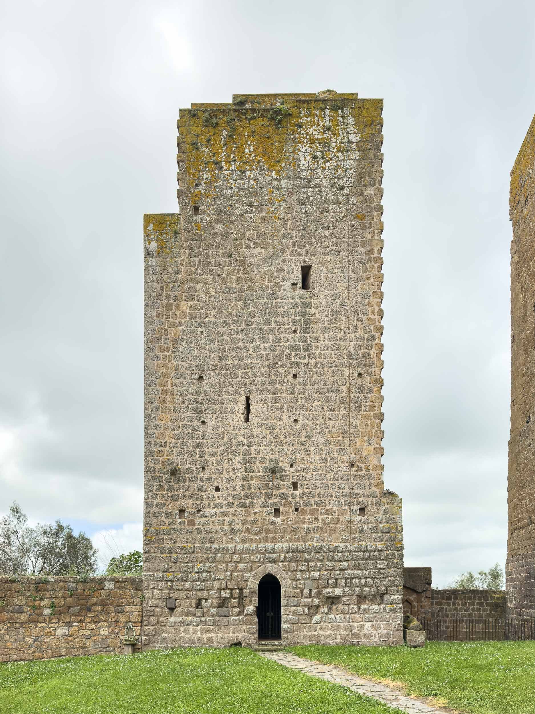 Chiesa di San Pietro a Tuscania-46.jpg