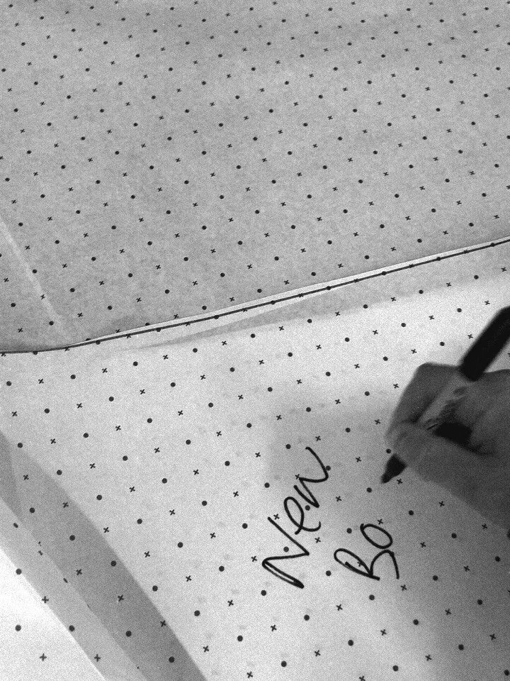 It&rsquo;s time to show you something ✨NEW✨
.
We&rsquo;ve been Busy..
And it&rsquo;s time to show you all a teeny glimpse of BTS 🎬

The Burford Box Beds

Our First new Product in our Cotswolds studio &amp; the Upgraded sister to our OG Box beds! 🫡✨