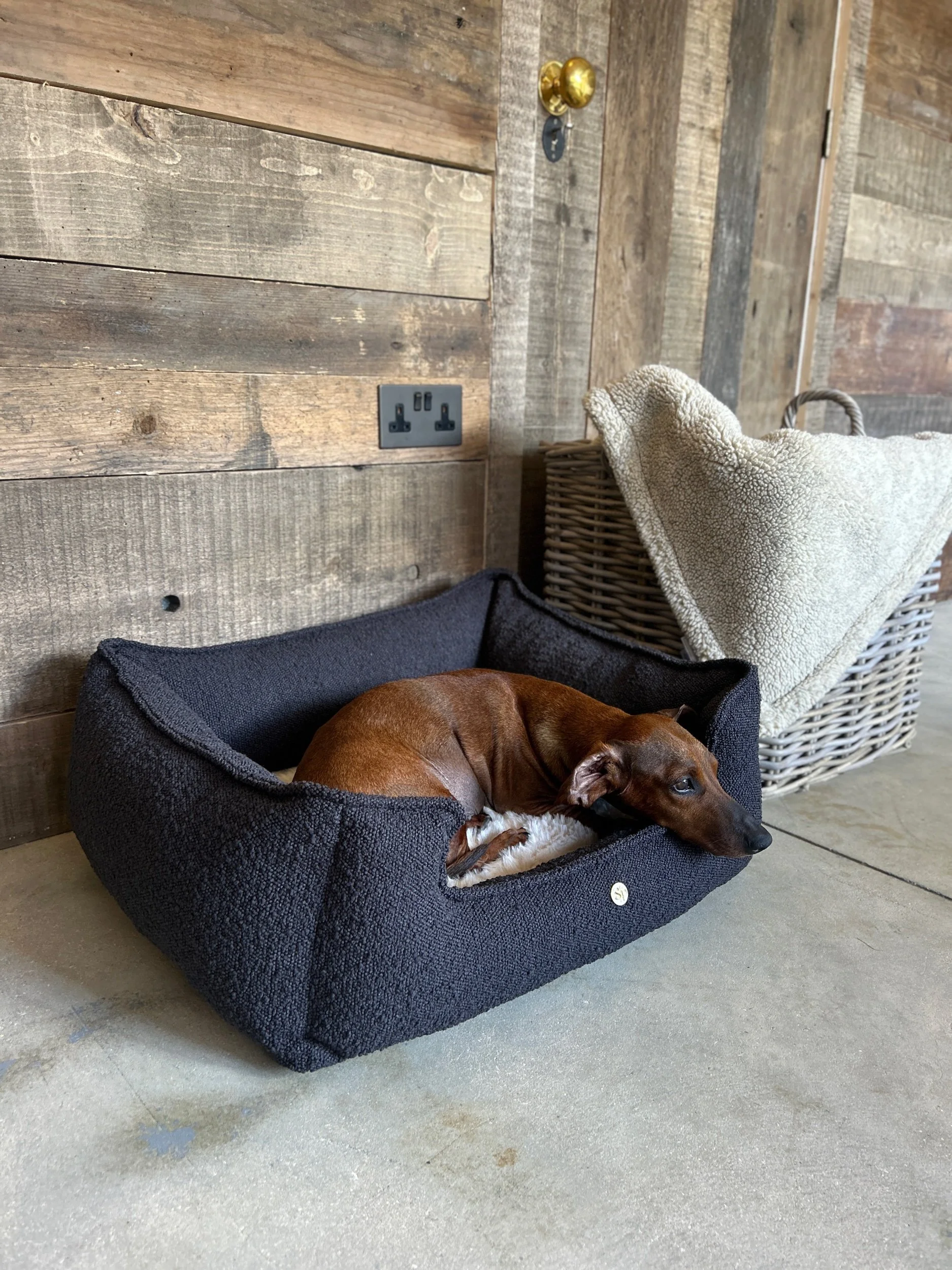The Burford Bed- NEW * Sweart Boucle