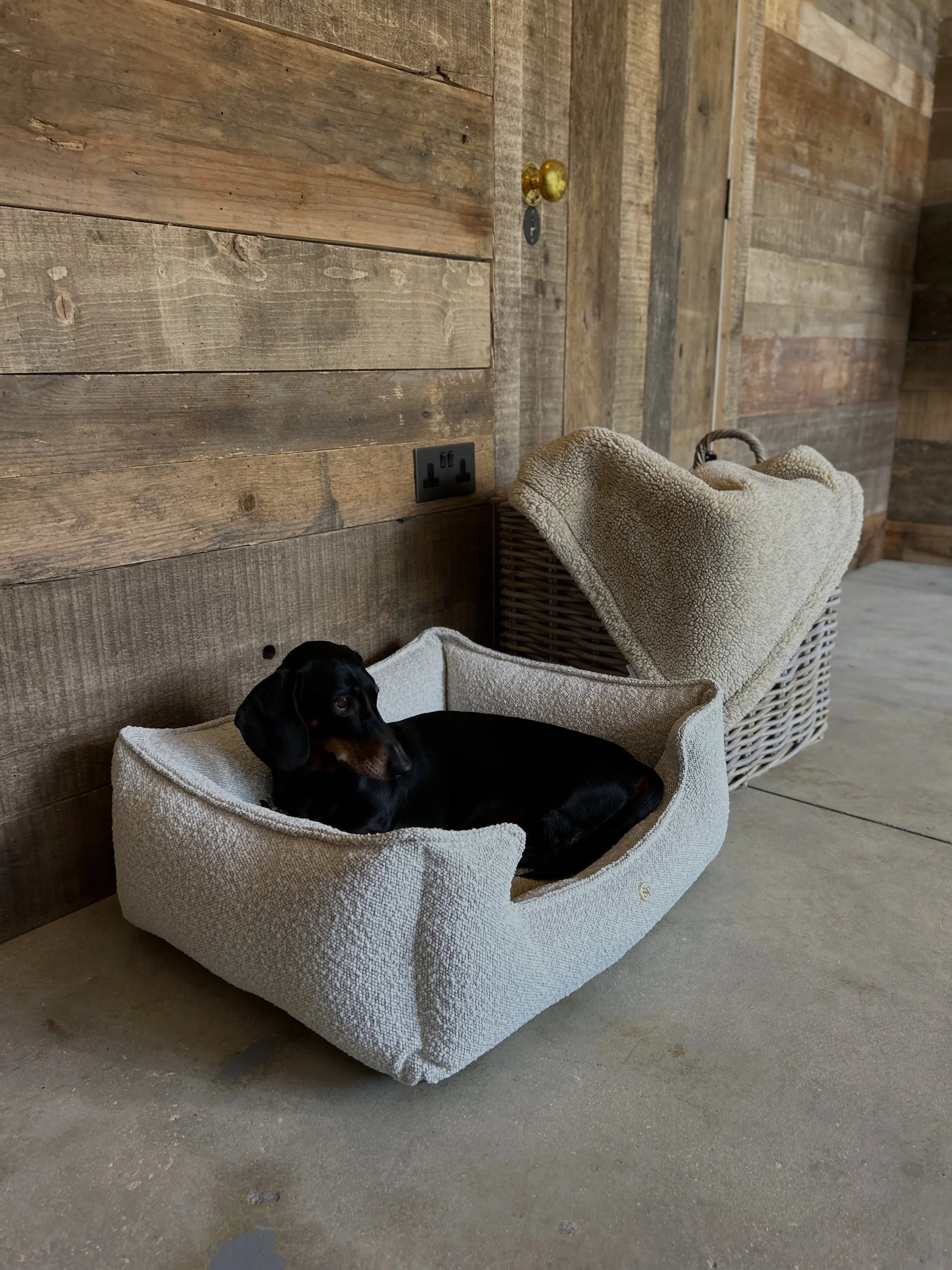 When the heat arrives, comfort shouldn&rsquo;t be an afterthought. ☀️

At The Sausage Pit, we handcraft luxury dog bedding in our Cotswold studio using timeless fabrics and durable finishes that suit every breed and home. 

This week only: 20% off al