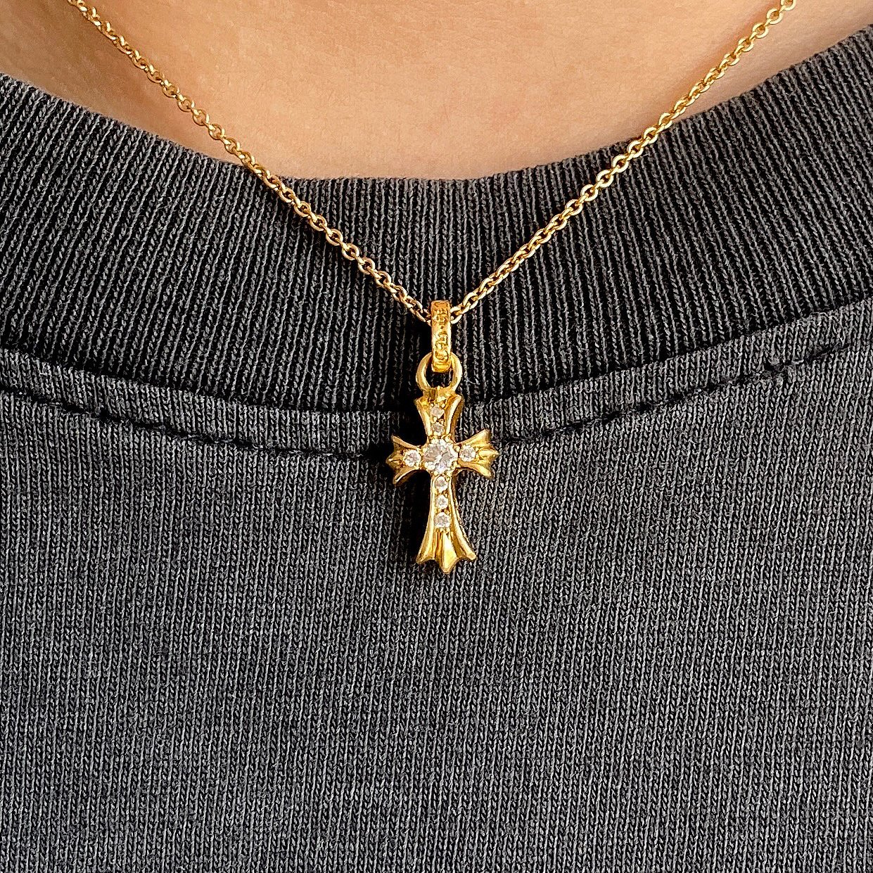 ネックレス・ペンダント +CHROME HEARTS+ 22K GOLD BABY FAT CROSS DIAMOND CHARM Buy Chrome Hearts 22K Pavé Diamond Baby Fat Pendant Online