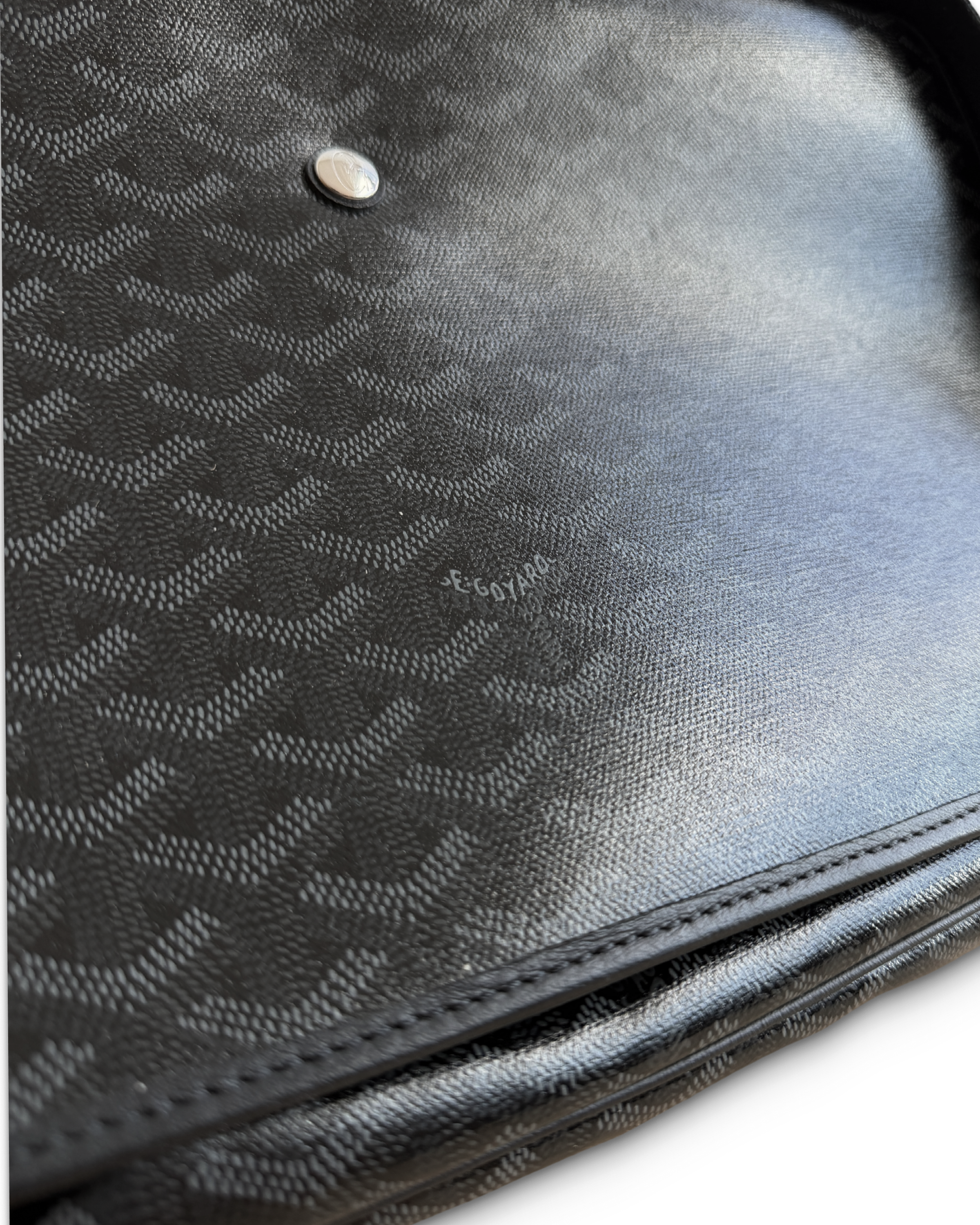 goyard black messenger detail.png