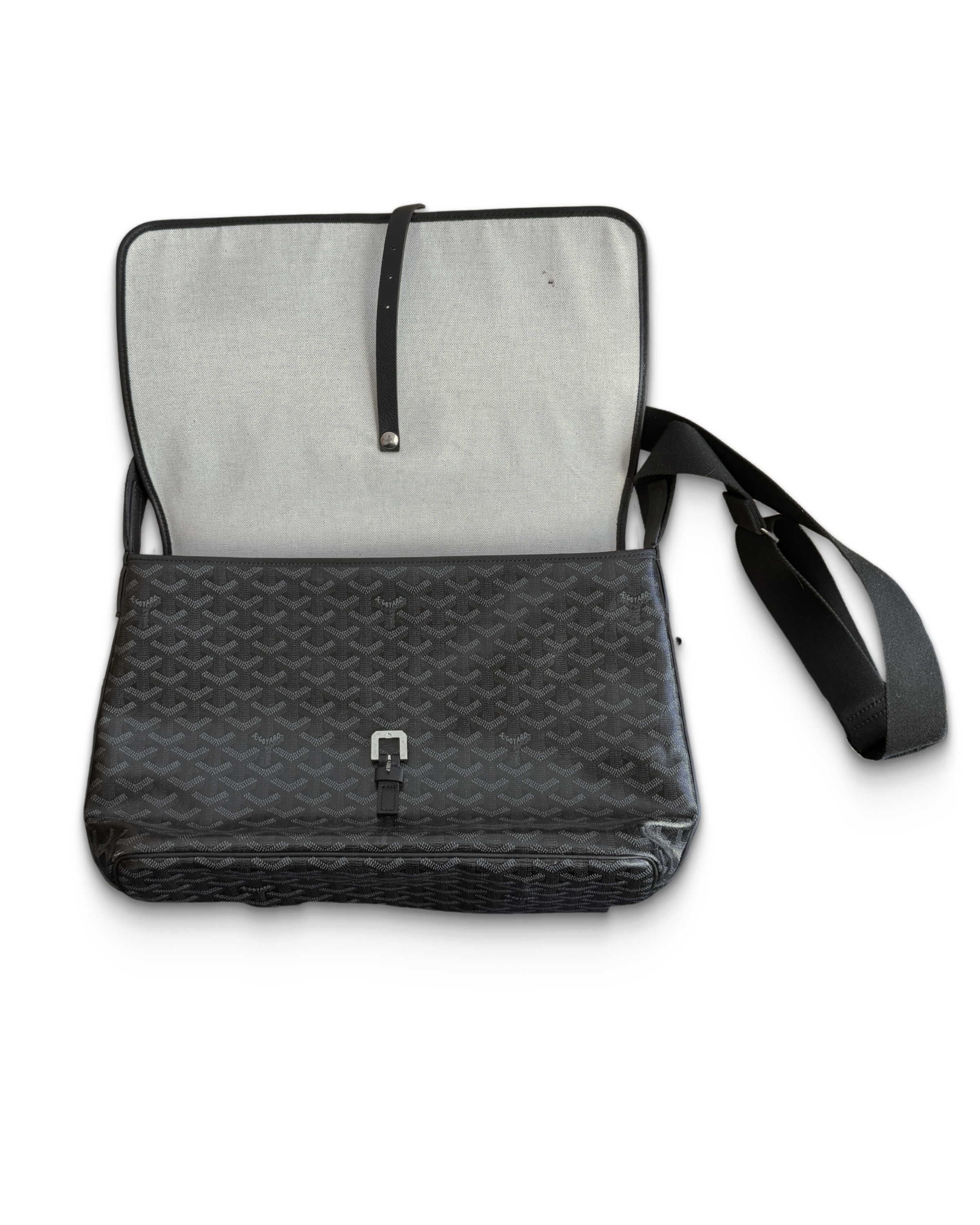 goyard black messenger open.png
