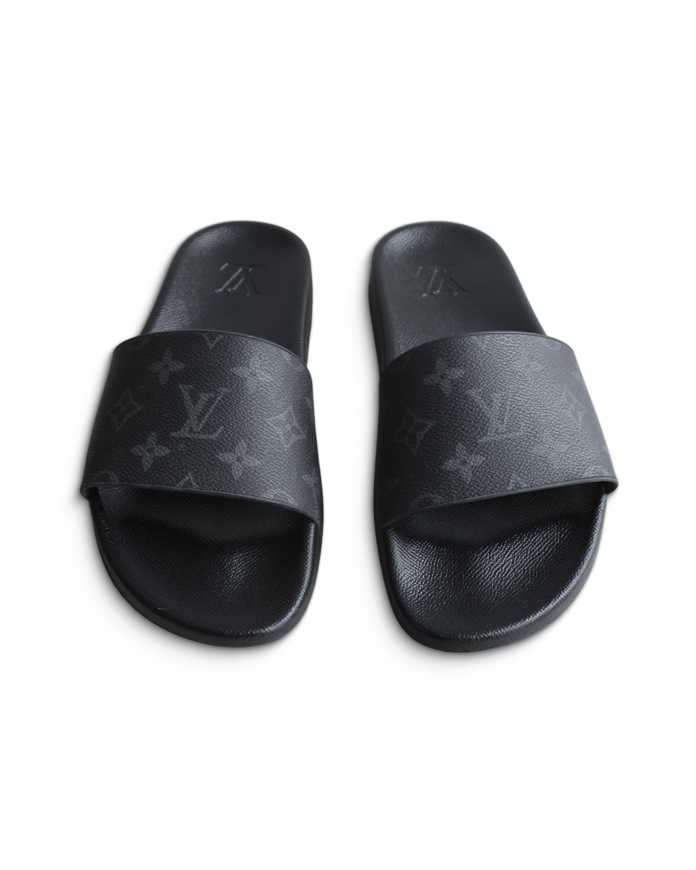 lv slippers4.png