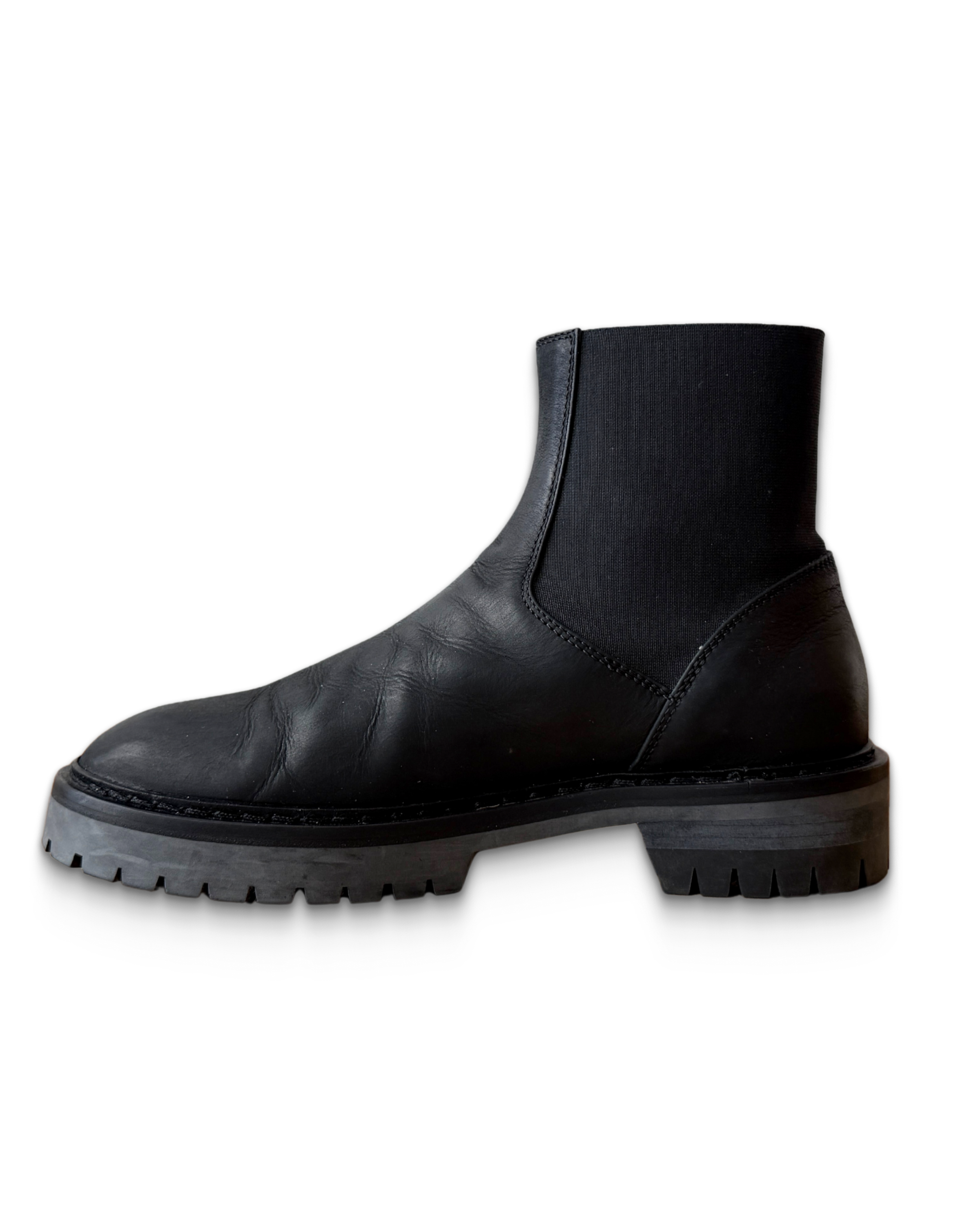 ann d boots 2.png