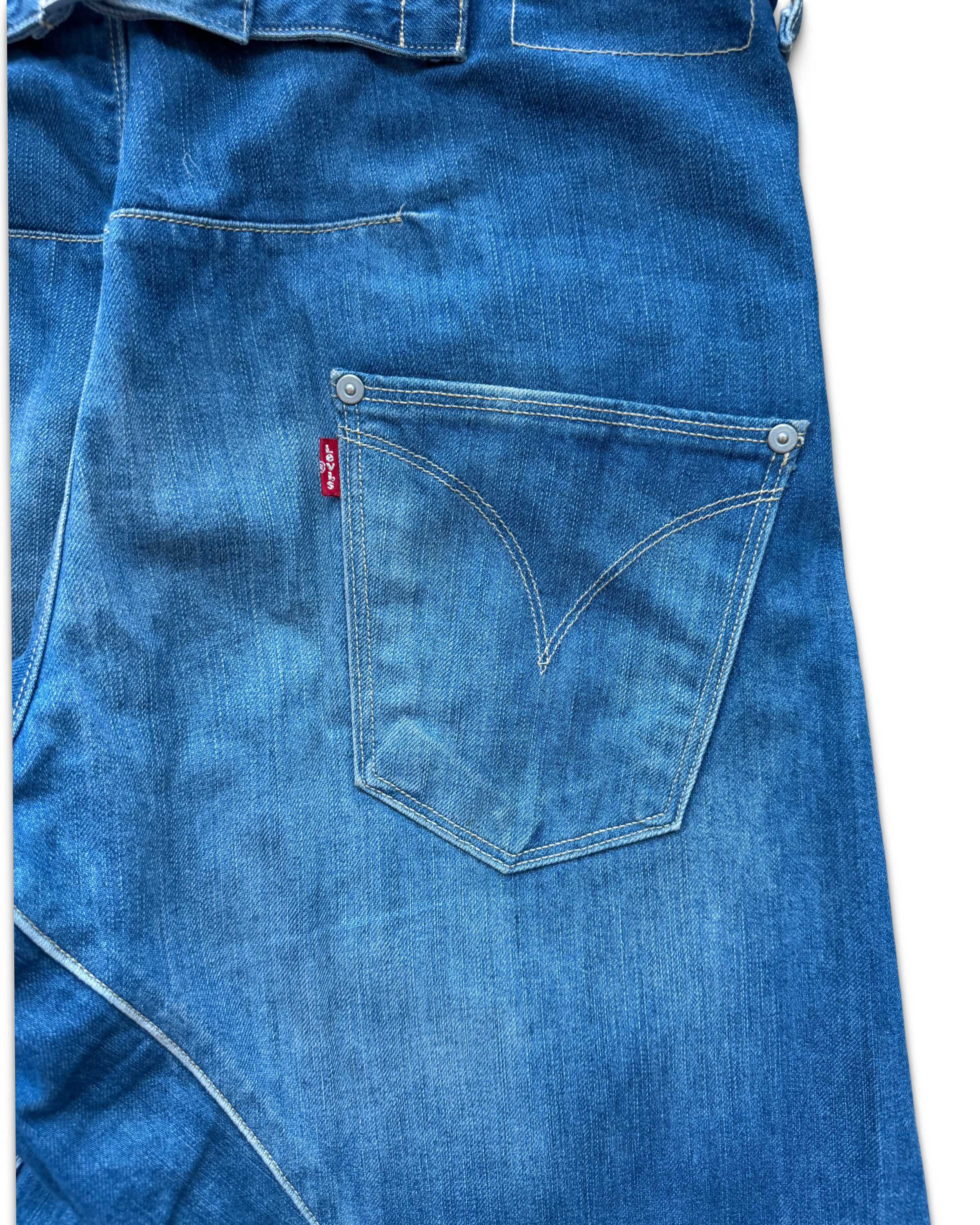 levis engineered detail back.png