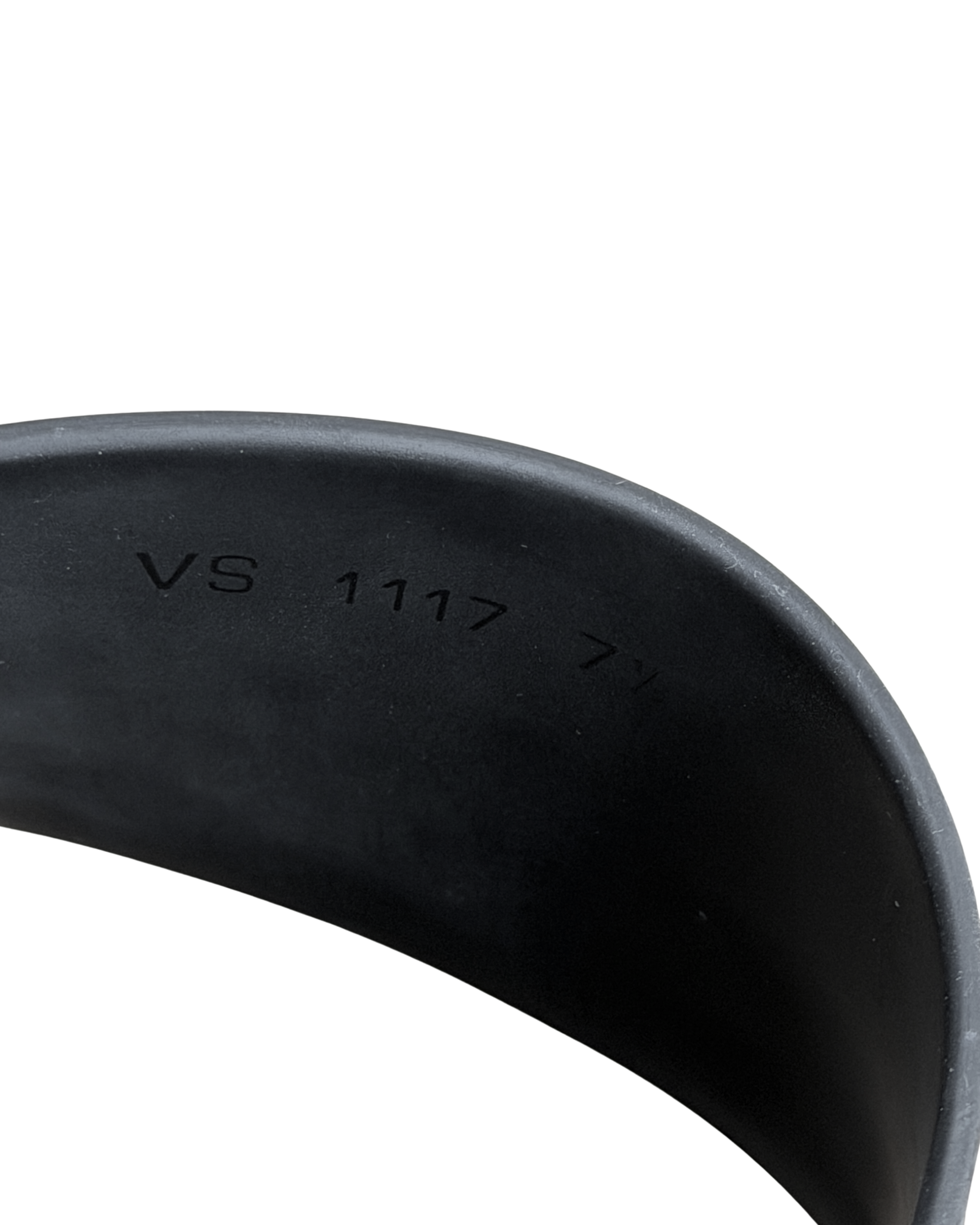lv slippers size.png