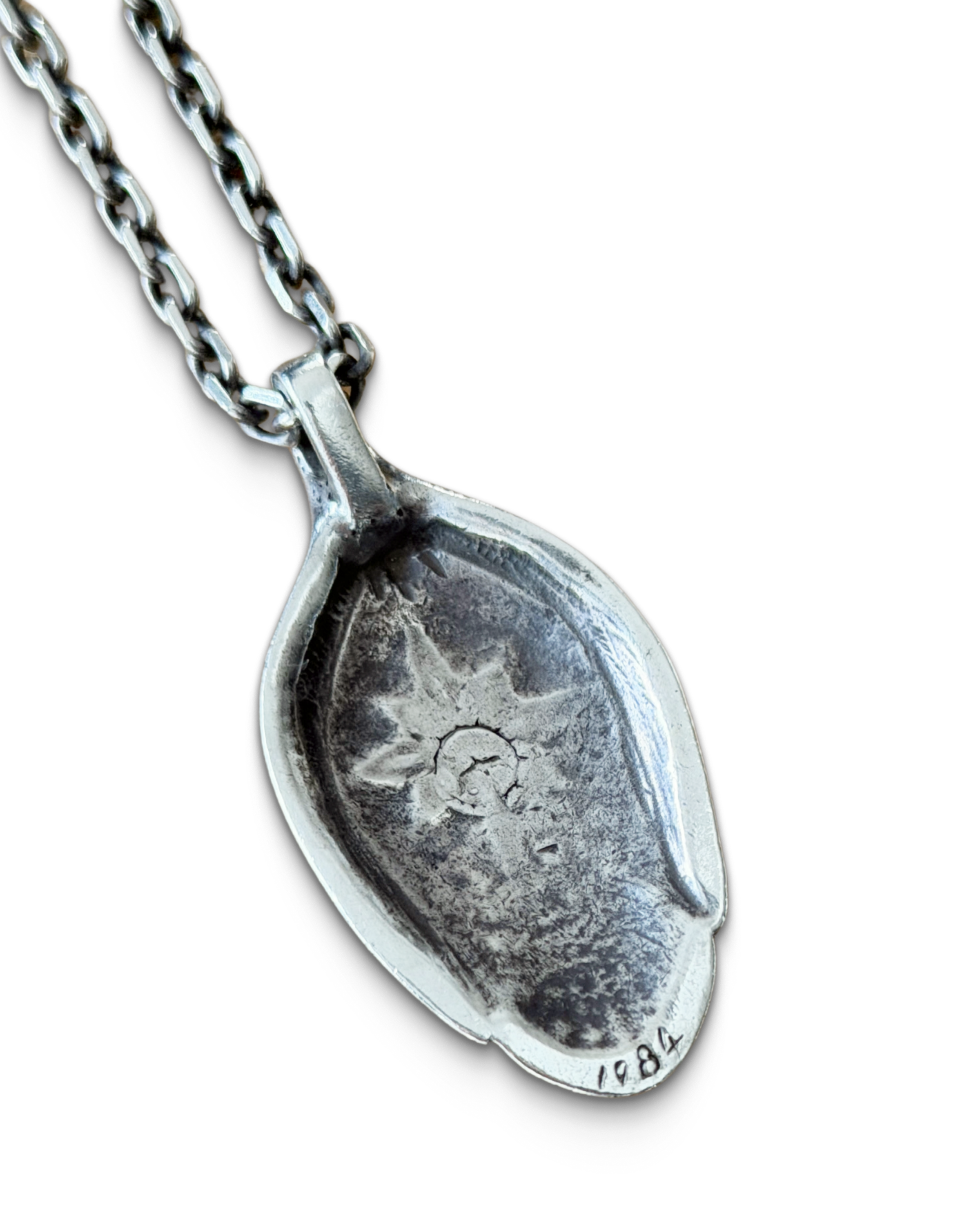 goros necklace shield side.png