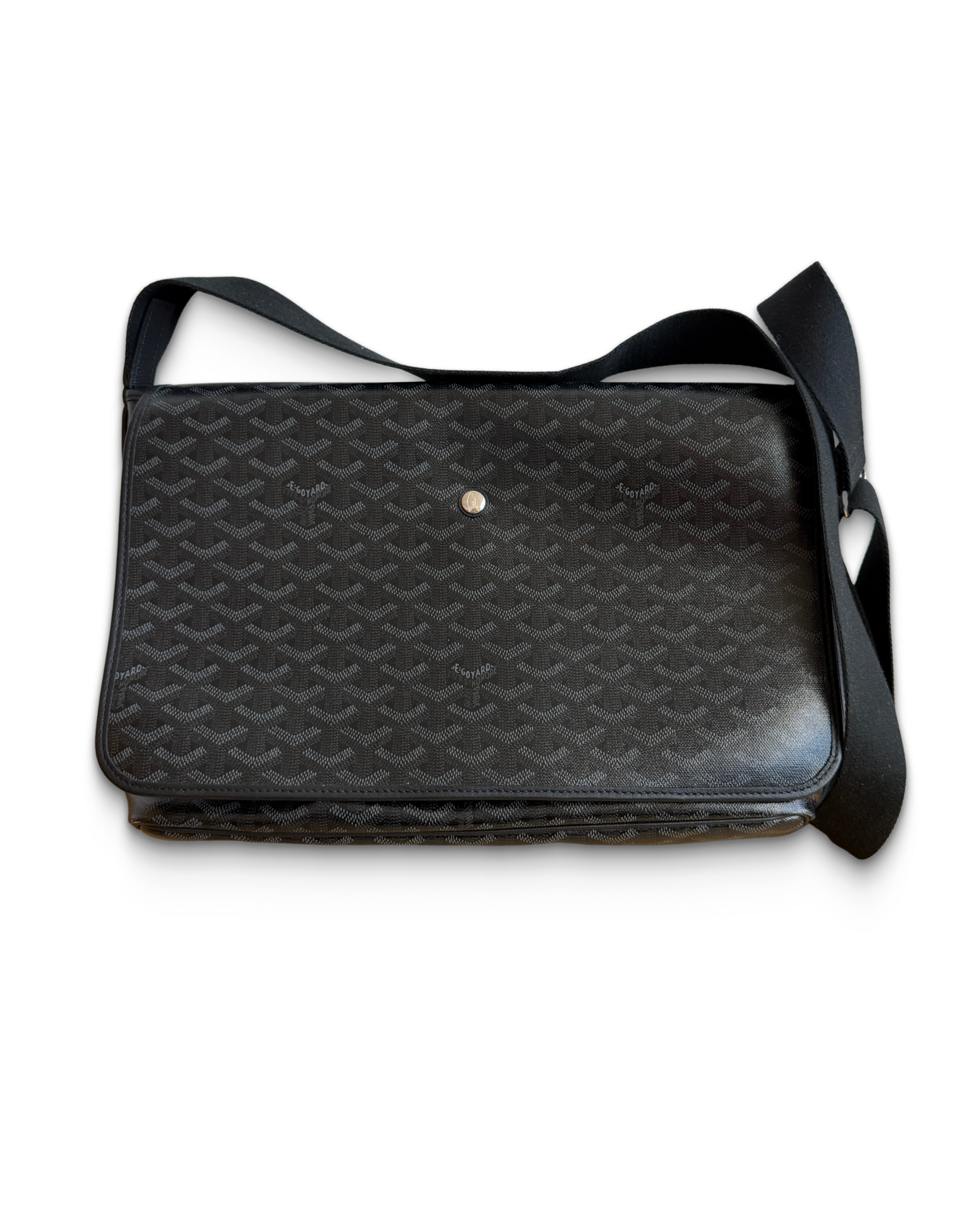 goyard black messenger.png