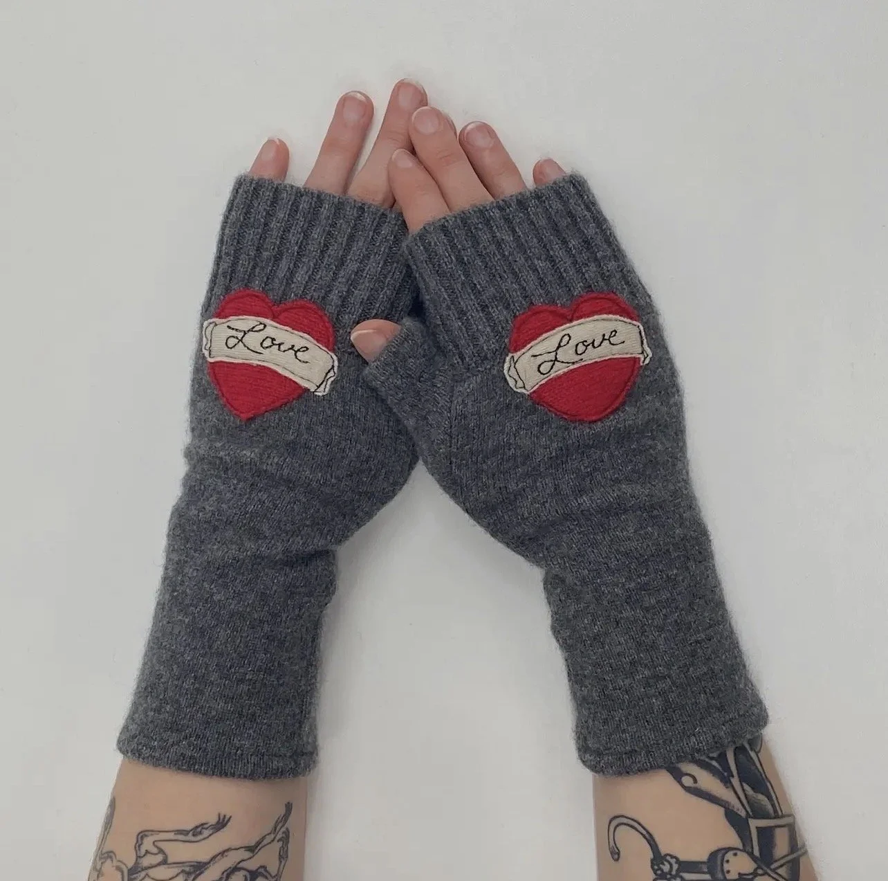 Fingerless cashmere gloves