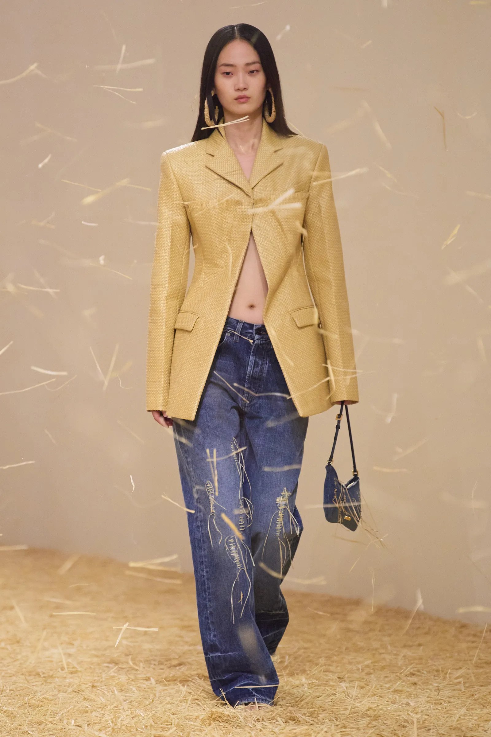 00053-jacquemus-spring-2023-ready-to-wear-credit-gorunway.jpeg