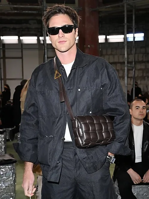 Elordi with Bottega purse.jpg