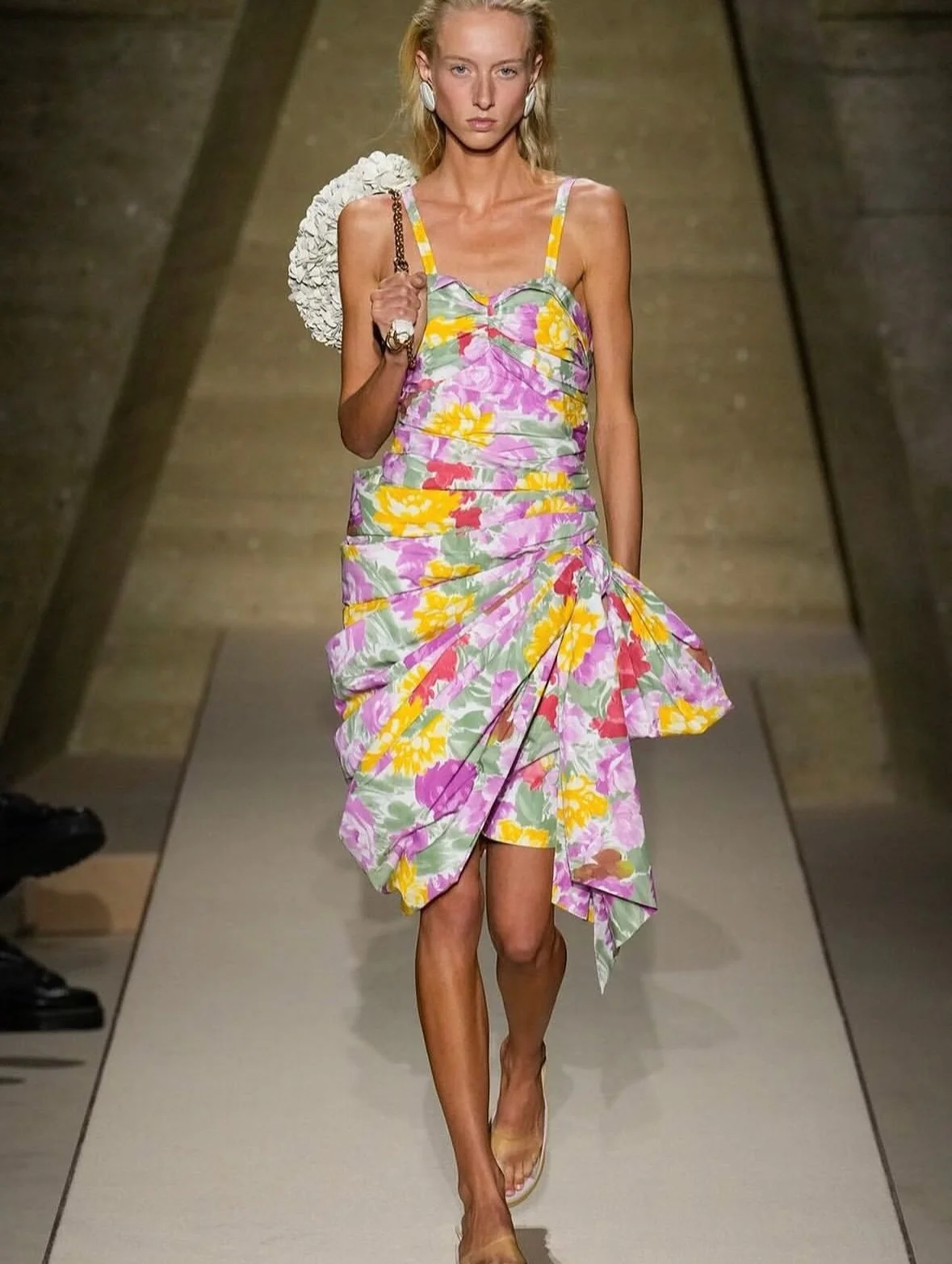 Chlo&eacute; Spring 2026 Ready-to-Wear

The Chlo&eacute; girl takes on a new look for the Spring 2026 collection, inspired by prints and silhouettes of the past.&nbsp;

Read more at the link in our bio.

By @madeleinegnew 

#UMSquareMagazine #Chlo&ea
