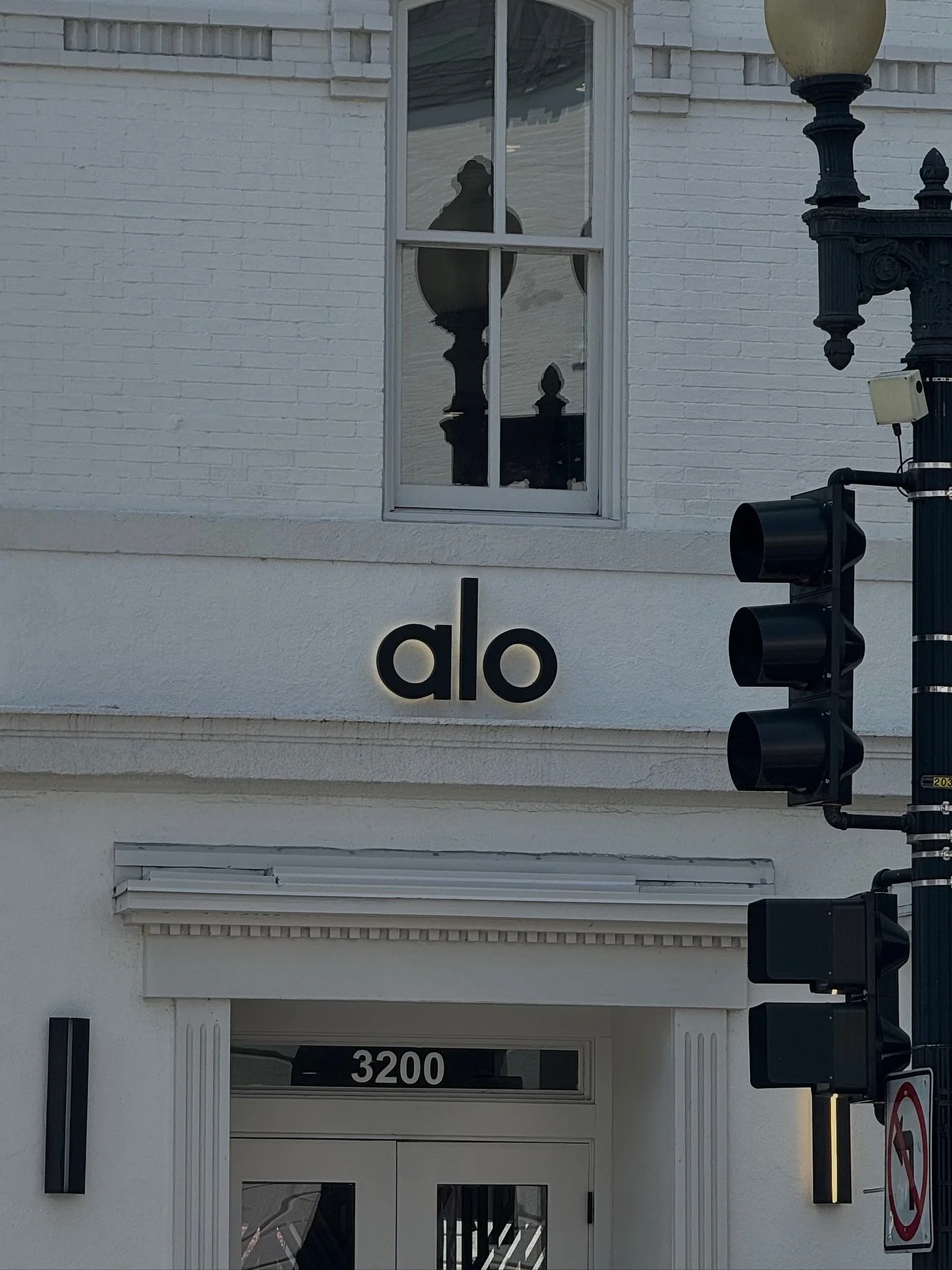 Alo Yoga: From Mindfulness To Marketing Machine

Alo quickly skyrocketed by blending mindfulness marketing, influencer partnerships, immersive retail, and a digital-first strategy. But as its image of serenity and wellness has expanded into a global 