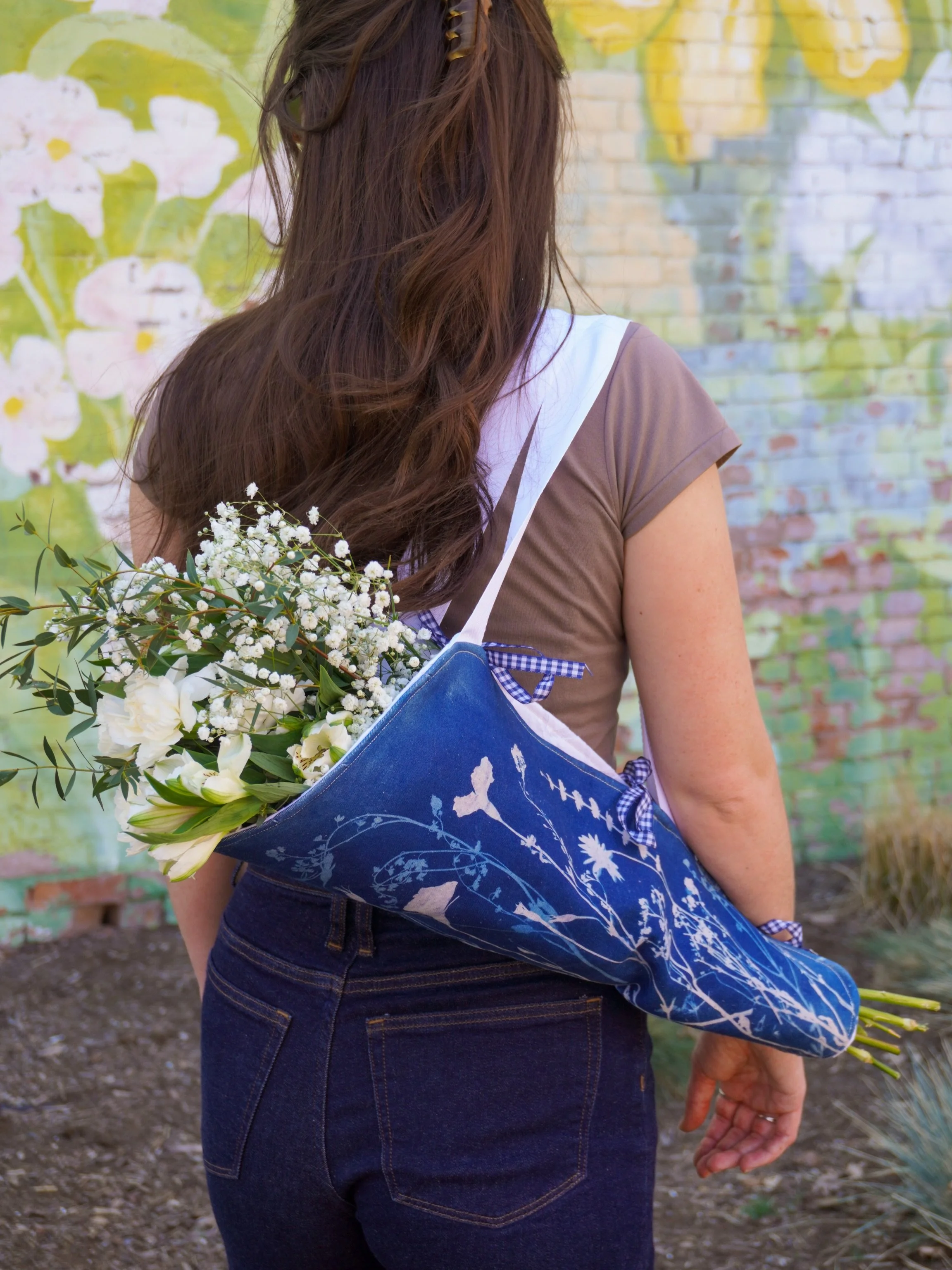 Next Saturday I&rsquo;ll be at the Mother&rsquo;s Day Market at Rathvinden 🌷

I&rsquo;m bringing a big batch of bouquet bags (the perfect gift for mom&hellip; especially paired with fresh flowers from the farm ✨ truly perfection) plus a small rack o