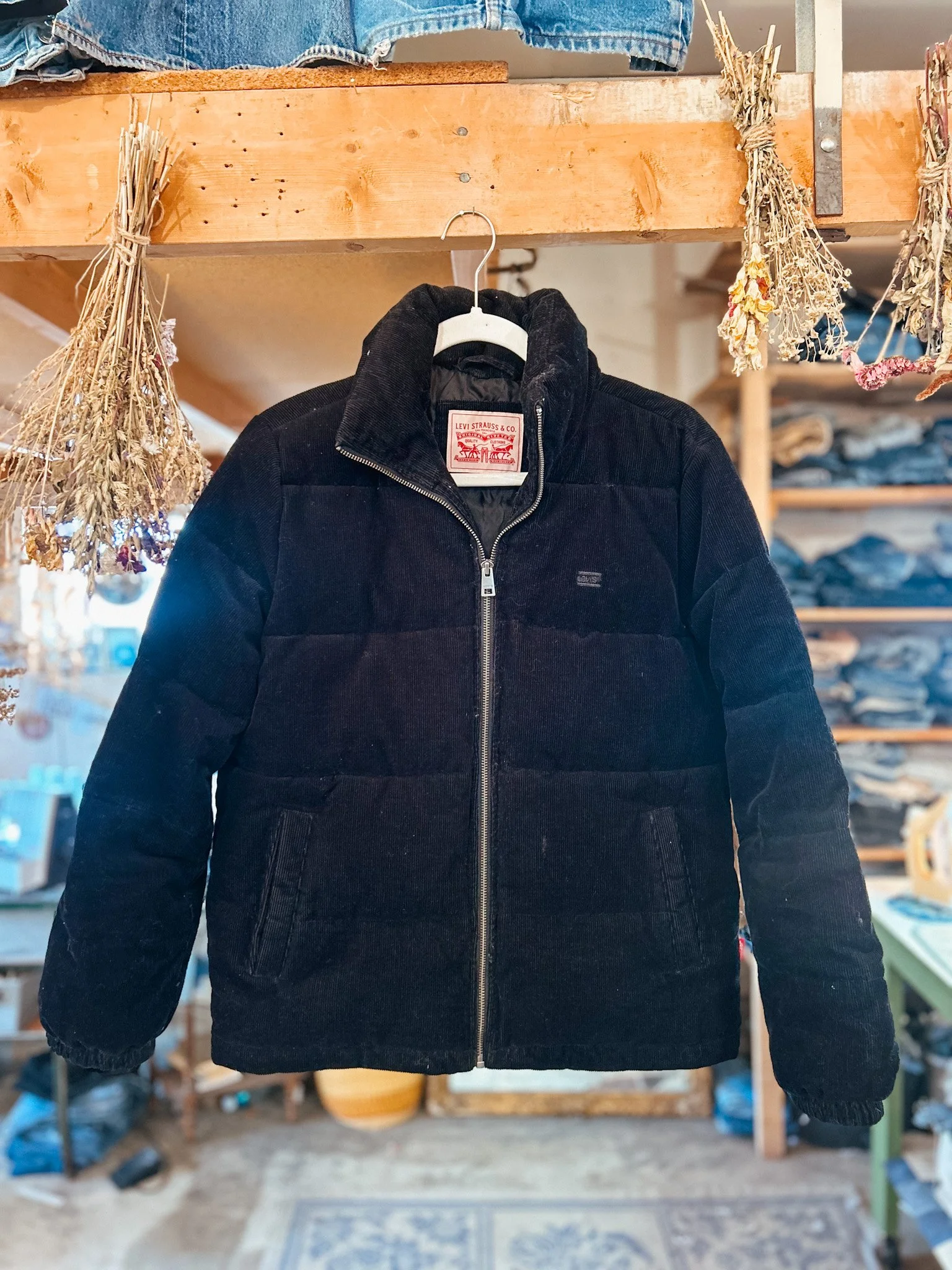 Levis Corduroy Puffy Jacket | Medium