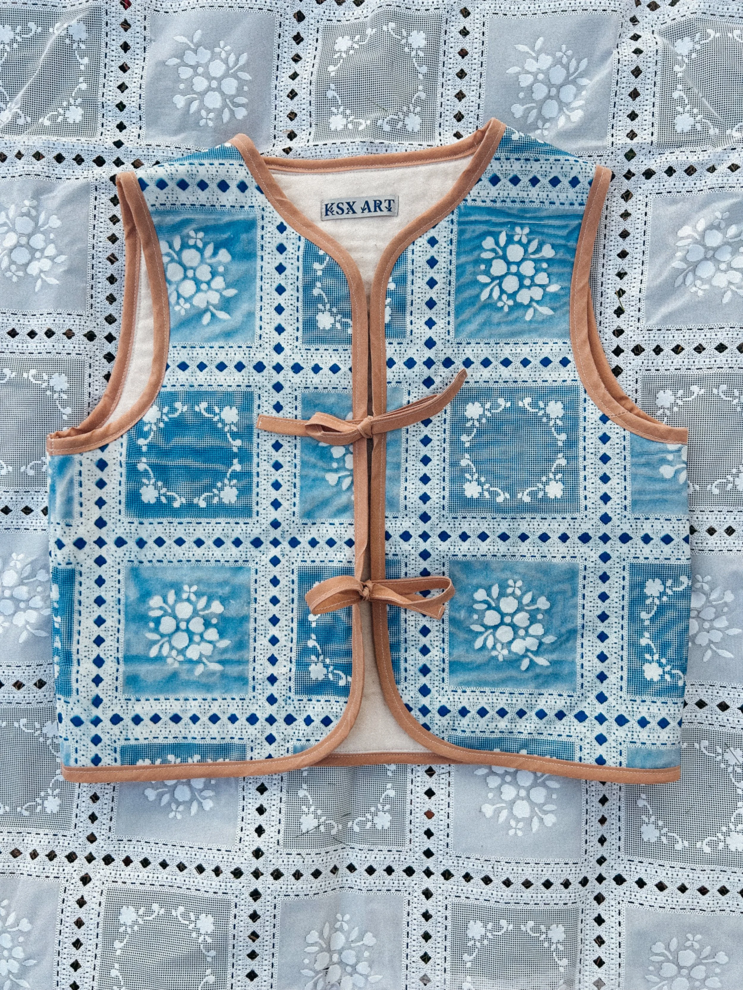 Lace Sun Print Vest | Medium