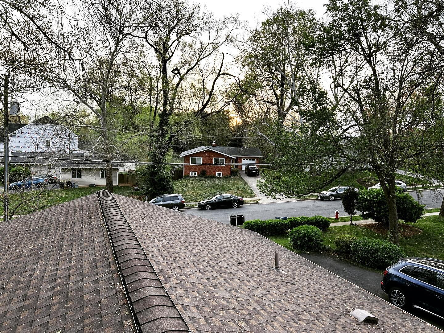 Perks of a 7am home inspection? You get to see the sunrise from the roof (sorta). #latergram
&bull;
&bull;
&bull;
&bull;
&bull;
&bull;
&bull;
&bull;
&bull;
#homeinspection #fairfaxva #northernva #fairfaxcounty #varealtor #fairfaxrealtor #homebuying #