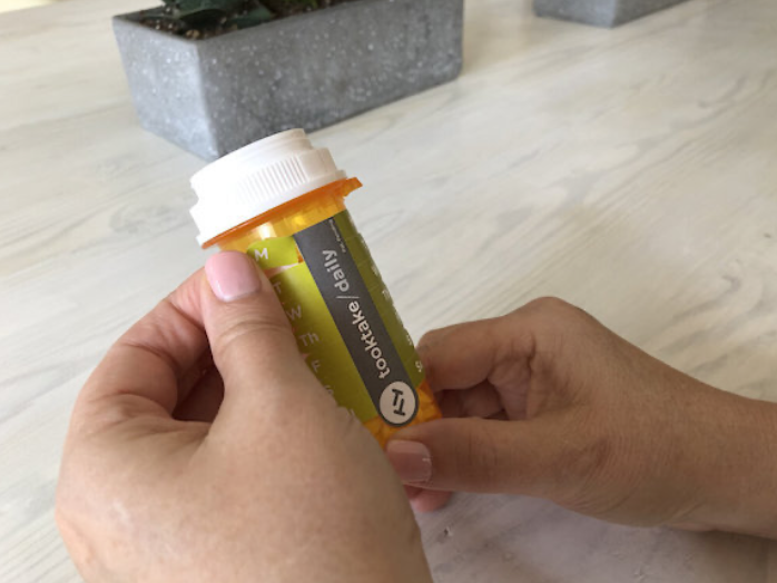 3. When you take your first dose of the day, remove the corresponding tab. Continue to use the same side for the rest of the week. The following week use the other side of the label.