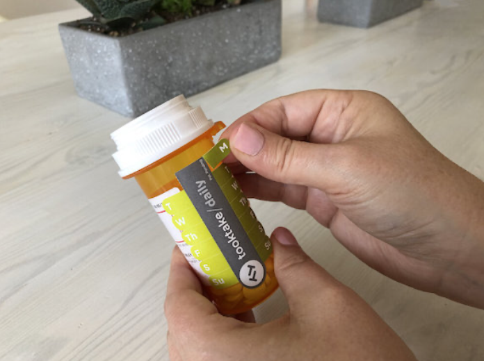 4. If you take medication twice a day, use the left side for the first dose and the right side for the second dose.