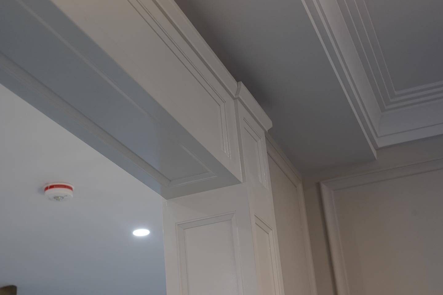 3 sided panel arches makes a design statement.🤩

#finehomes #finishcarpentry #hgtv #torontocontractors 
#custommade #customhomestoronto #arch #architecture #architecturephotography