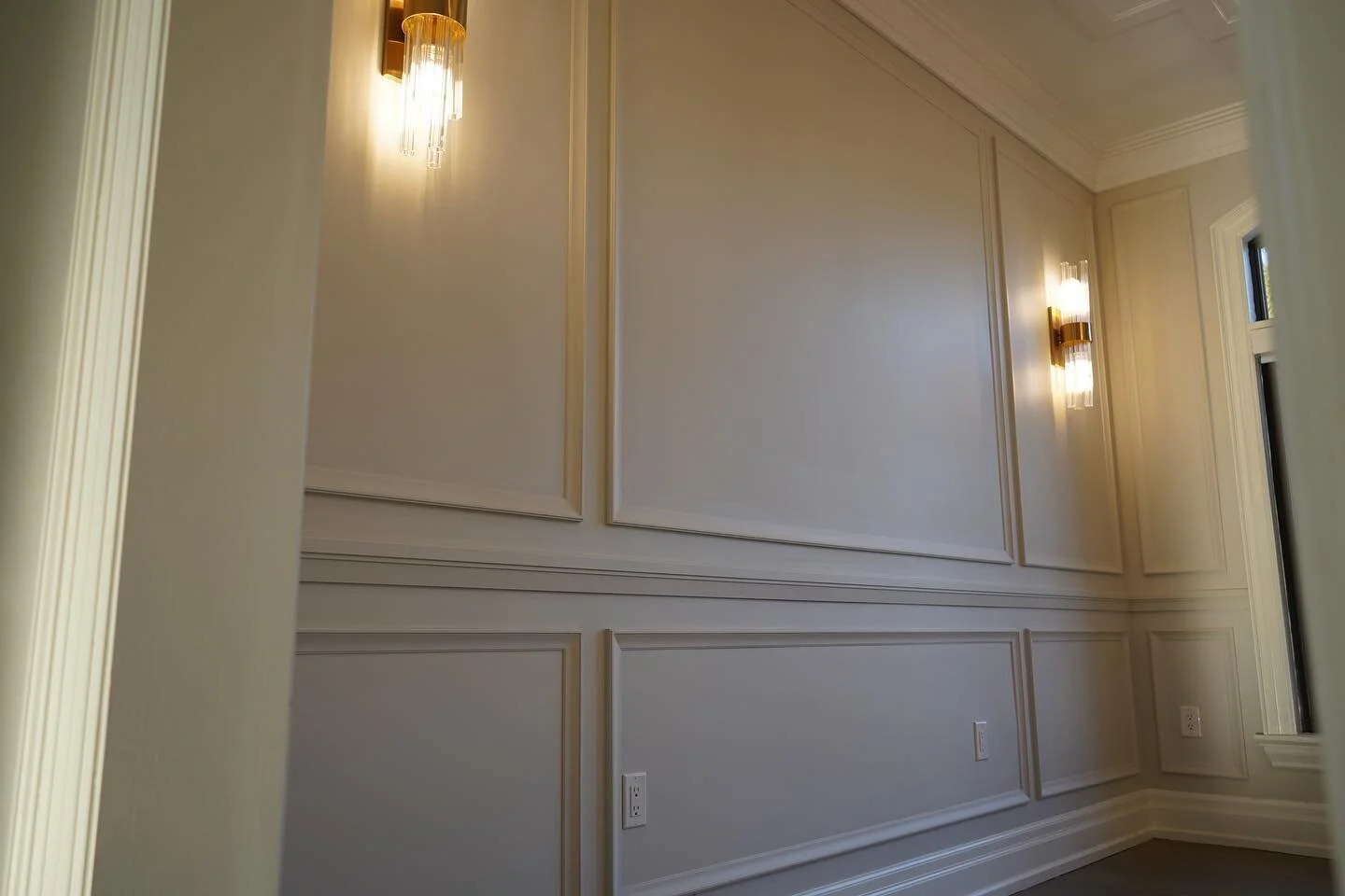 Dining rooms are a great place to show your design aesthetic. It is the room where you spend the most time with friends and family. 

#interiordesign #customhouse 
#featurewalls #wainscoting