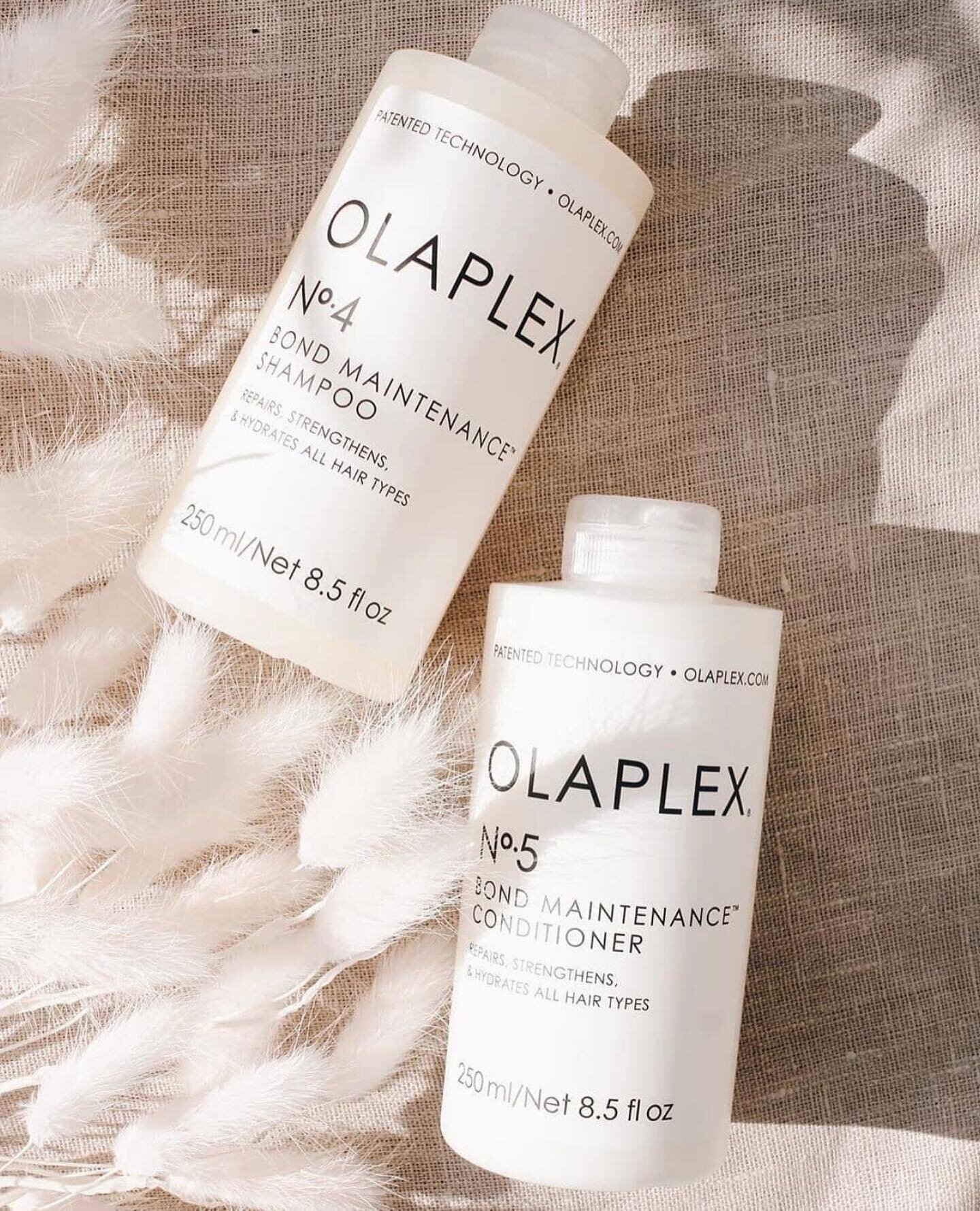 N&deg;5 Bond maintenance conditioner 👇
.
Ok let me tell you ladies, you all need N&deg;5 in your lives 🙌 Not only does it leave your hair easier to manage, shinier and healthier with each use. It also protects and repairs damaged hair, split ends, 