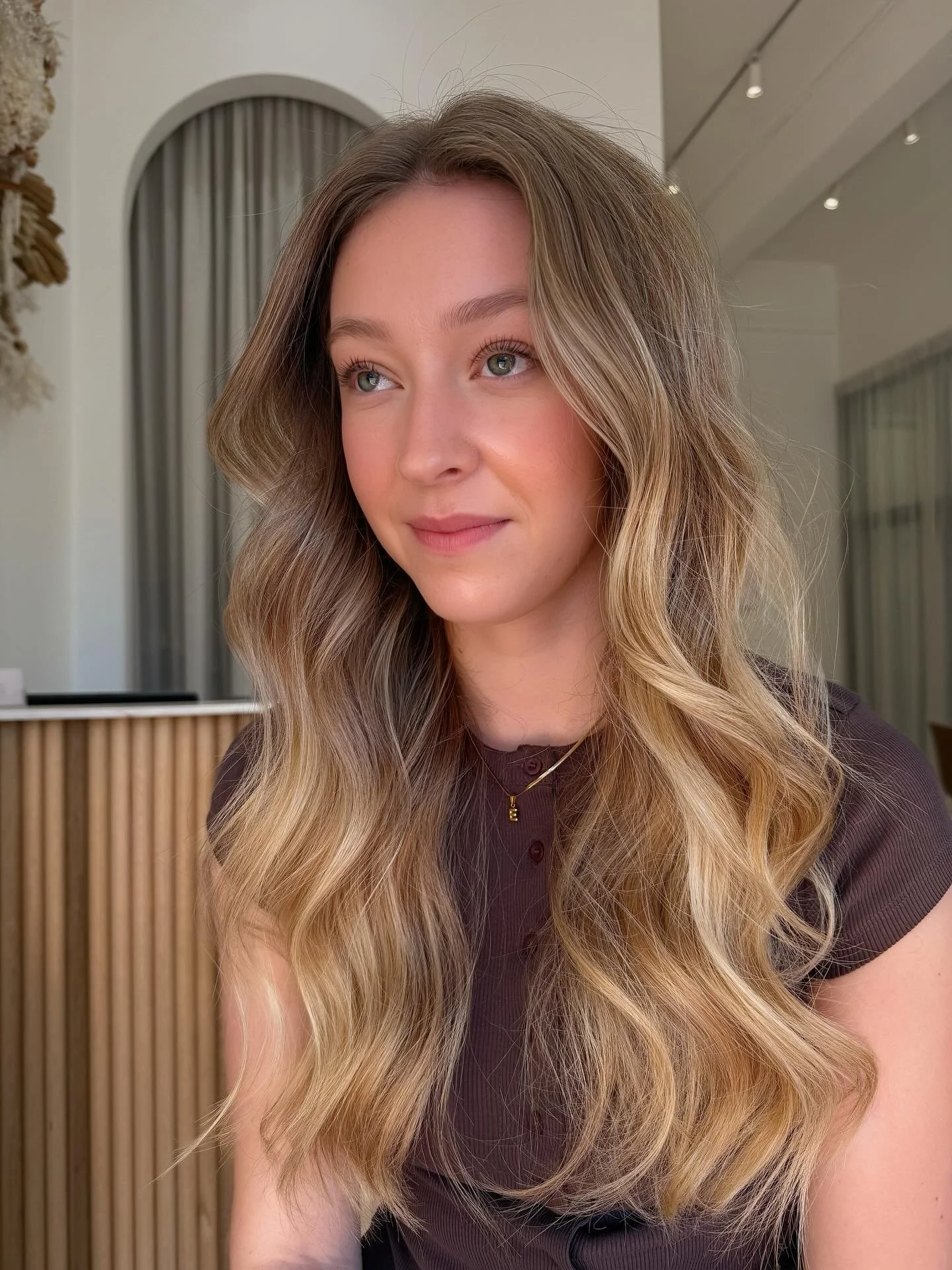 Say goodbye to frequent touch-ups with this 6-month colour service ✨

My beautiful client came in with old colour, feeling like there was no brightness around her face anymore, lacking shape, shine and structure.

Here&rsquo;s what I did to transform