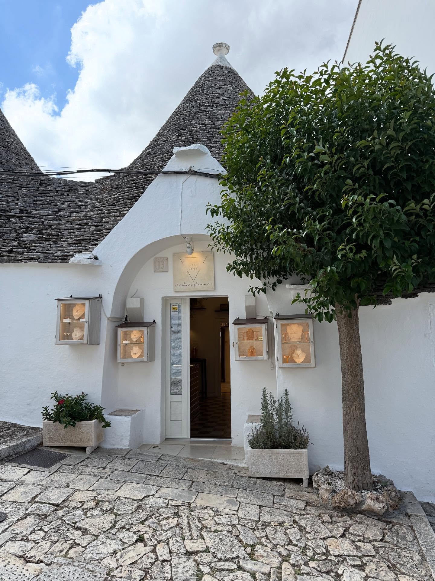 Europe 2025 was everything I could of asked for and more sorry everyone but I won&rsquo;t be available for the month of September for the near future Europe has my heart 🤍

I know carousels are out but here are too many good pics not to post 😝

So 