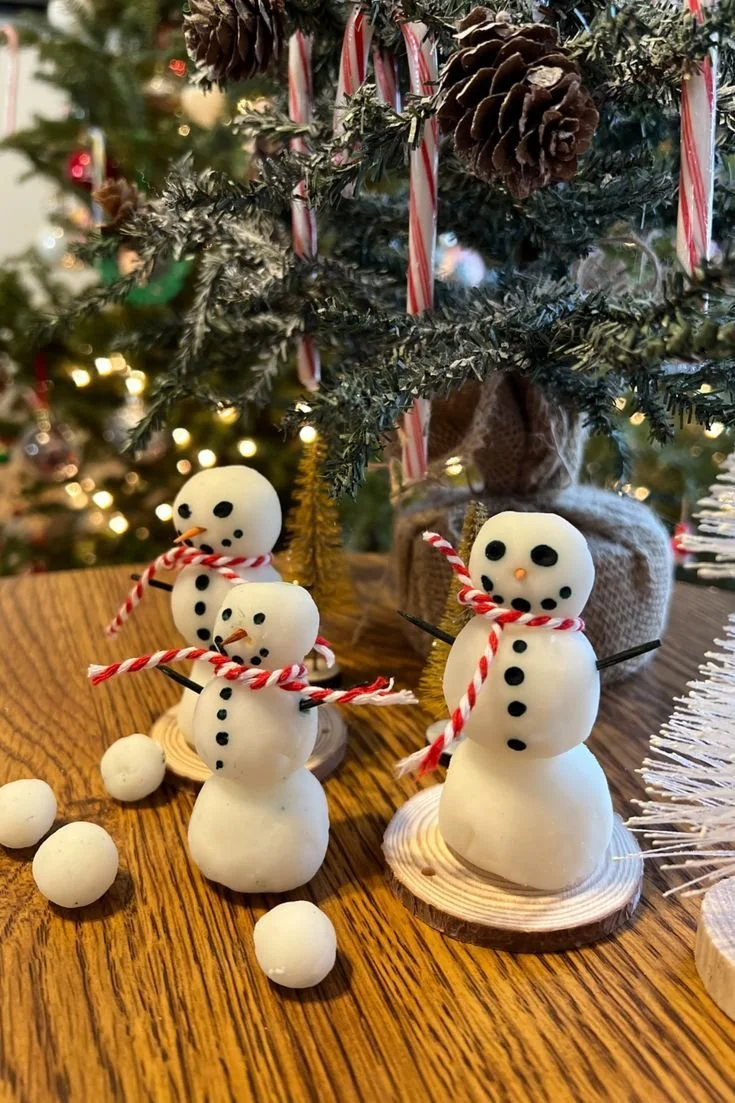 SUPER EASY FAKE SNOW (Baking Soda + Shaving Cream)