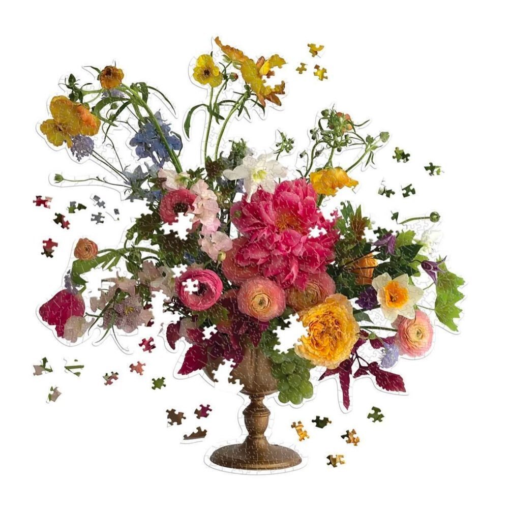 Low maintenance flowers - YES PLEASE!! This awesome 500 piece Shaped Floral Arrangement Puzzle is back in stock... Featuring artist Ashley Woodson Bailey&rsquo;s signature &lsquo;florogaphy&rsquo; art... how cool?!?
💐💐💐
Link in bio to get yours