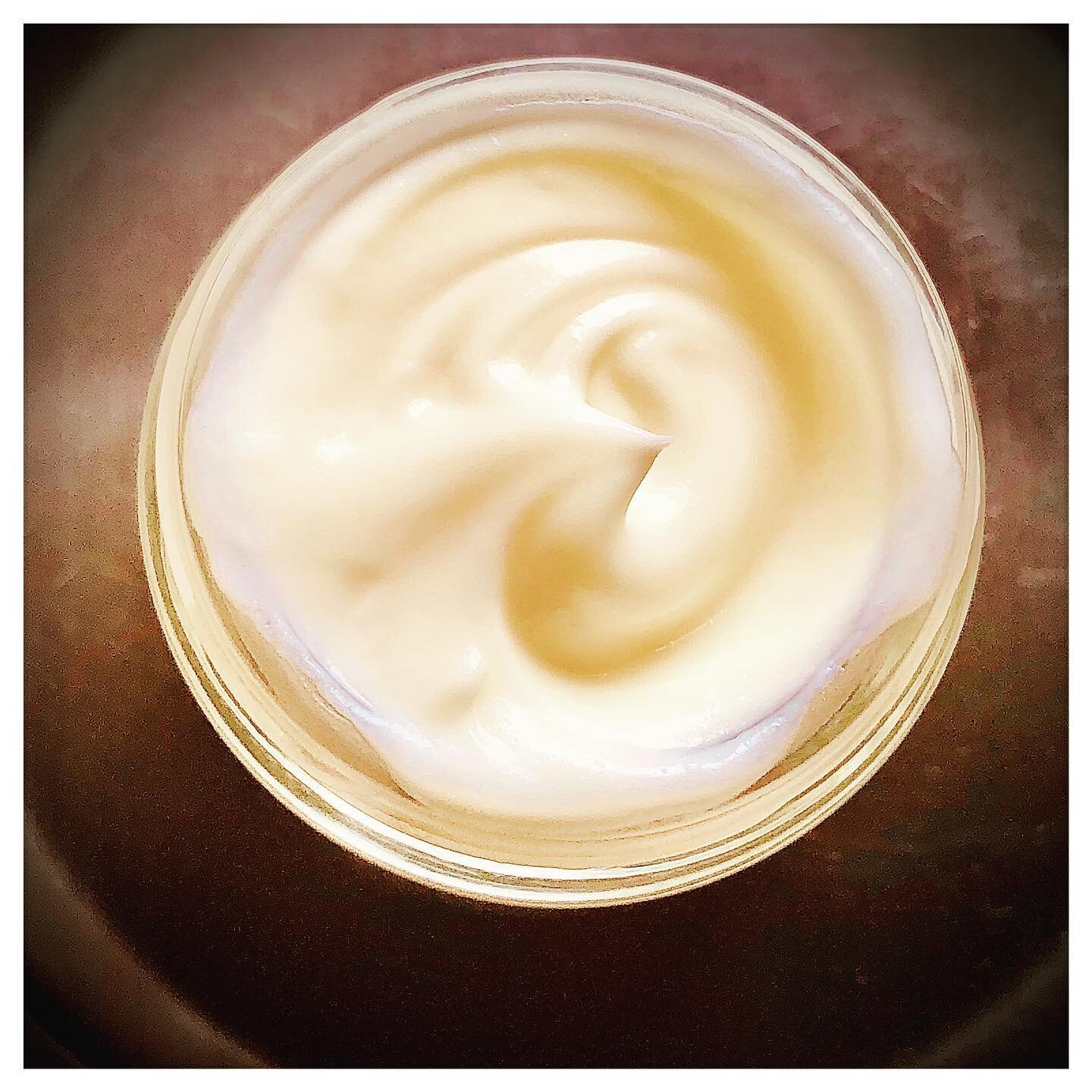 Skin soothing cream incorporating oat oil and a therapeutic blend of essential oils 

#essentialoils #essentialoilblends #essentialoilrecipes #aromatherapy #aromatherapyproducts #wellnessmarketing #beautyspa #skincareformulator #skincareformulation #