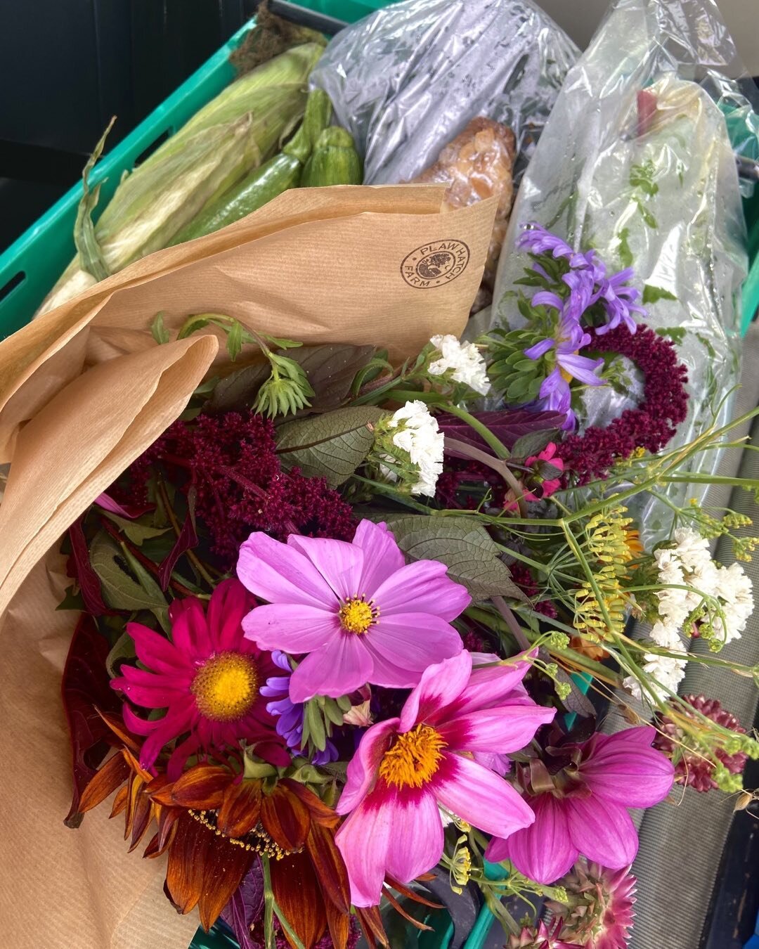 My basket of shopping at the end of the week from @plawhatchfarm . Flowers, sweetcorn, salad pack, spinach, potatoes, peppers and onions. All grown in Plawhatch&rsquo;s garden. What a treat. Thank you 😊.