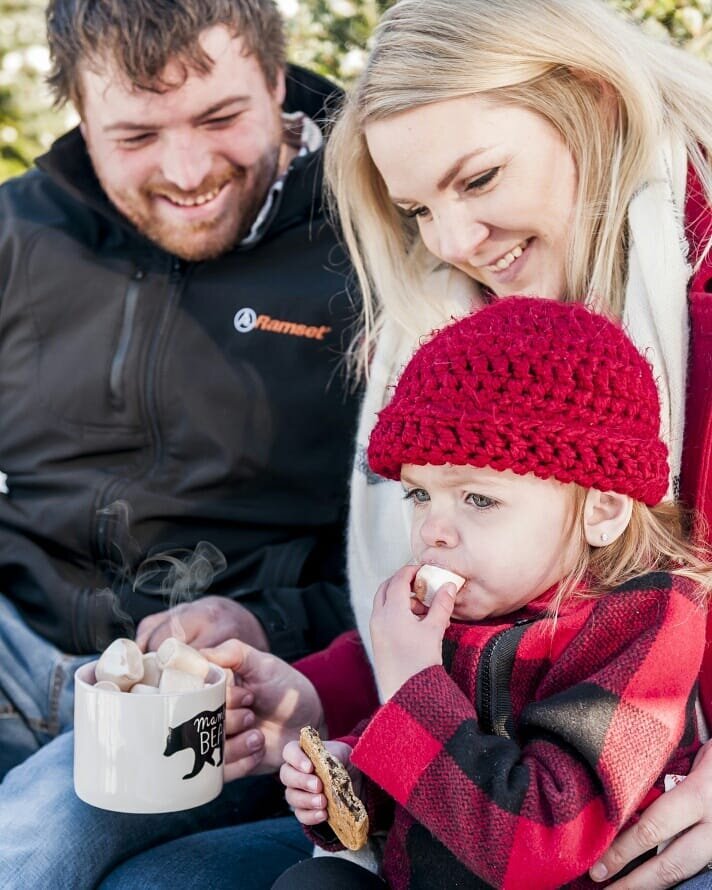 It was a beautiful & crisp afternoon shooting @cedarhillchristmastreefarm last weekend with this trio!